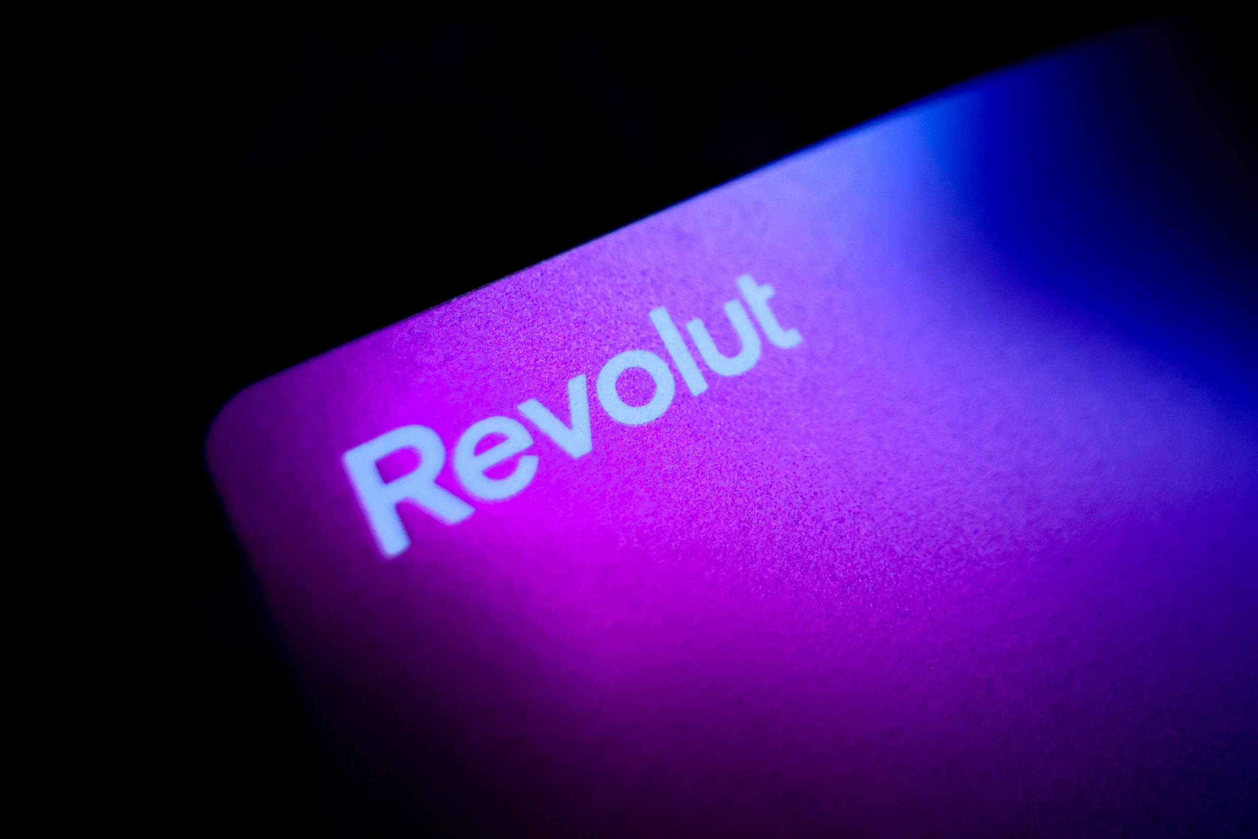 Revolut Revolutionizes Connectivity: Unveils UK Phone Plans, Pioneering Fintech Telecom