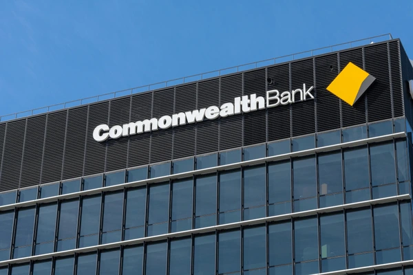 Australia’s Largest Bank Issues Economic Warning as Profit Declines