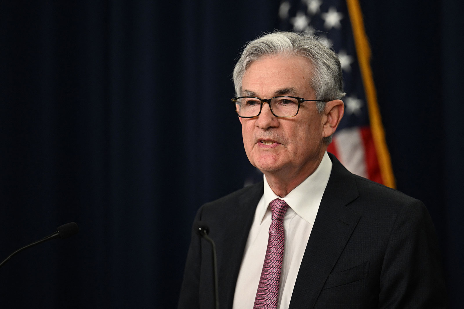 Federal Reserve Maintains Interest Rates, Signals Cautious Stance on Near-Term Cuts