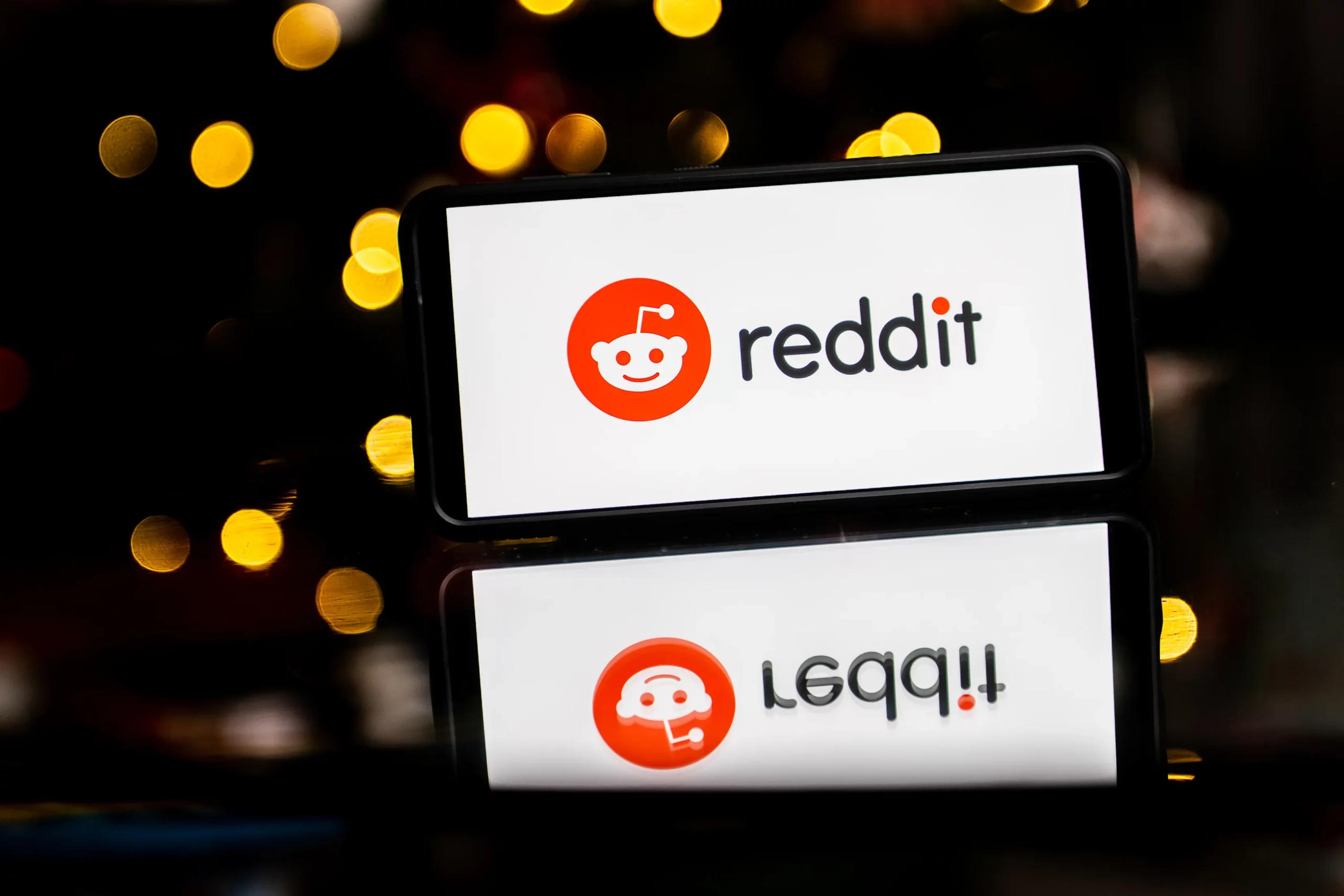 FTC Eyes Reddit's AI Data Licensing as Company Prepares for Public Debut