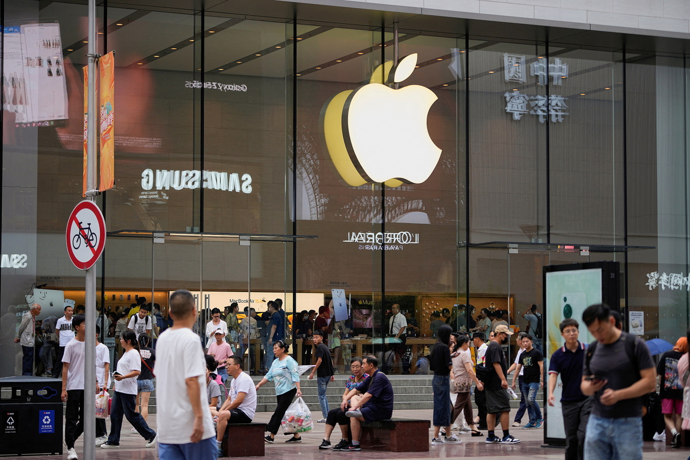 Apple’s iPhone Shipments in China Surge by 52% Amid Strong Rebound