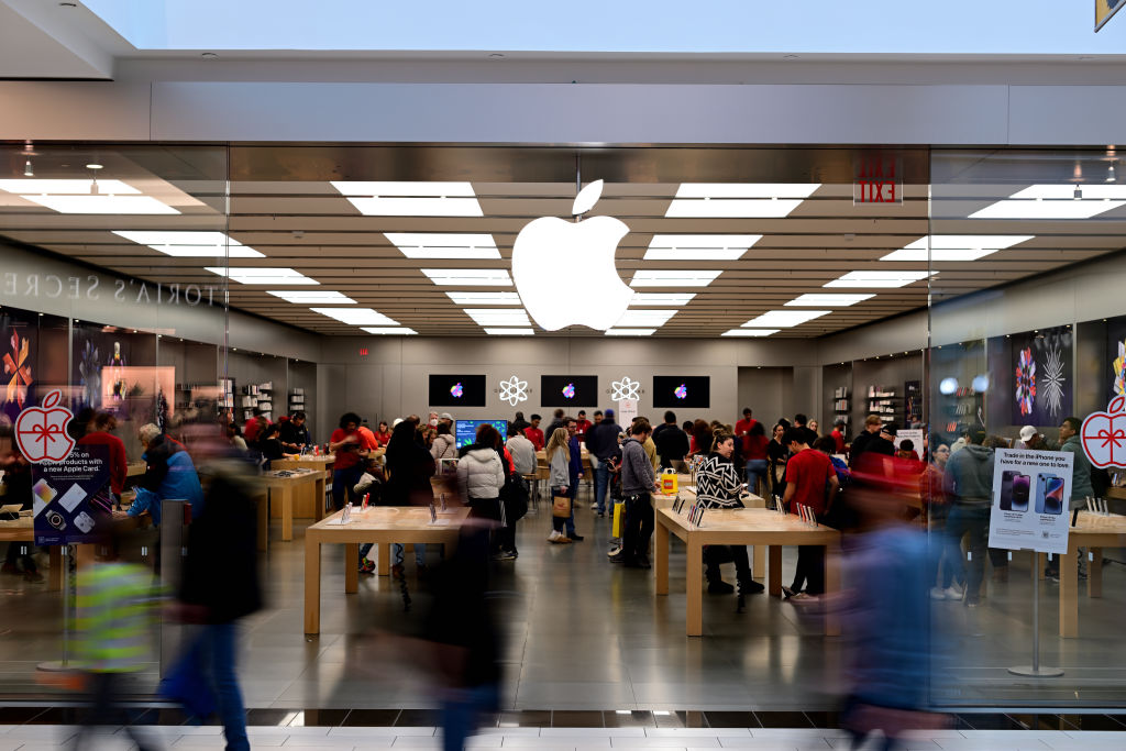 Maryland Apple Store Workers Vote to Authorize Strike