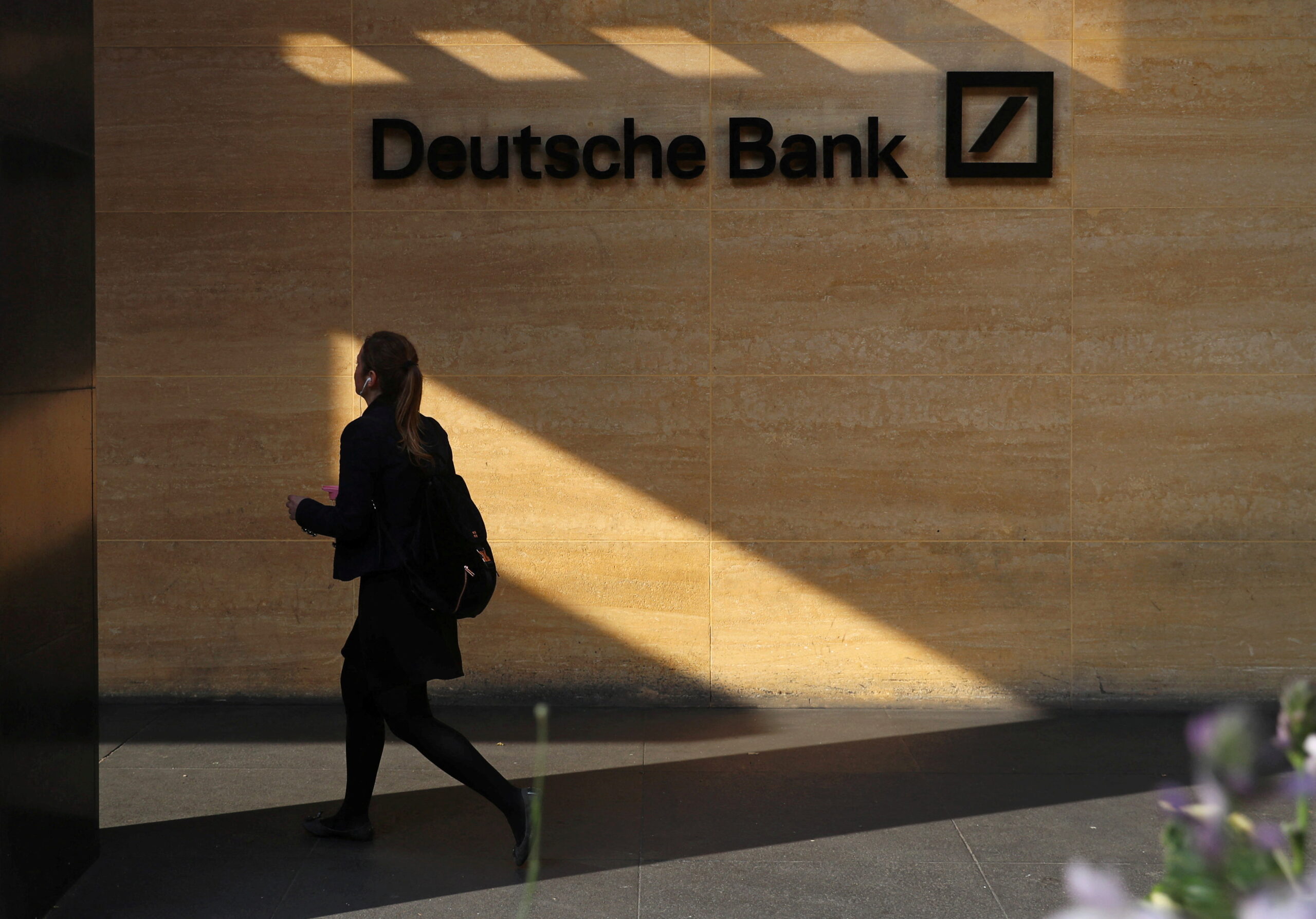 Deutsche Bank Partners with Singapore’s Central Bank on Pioneering Asset Tokenization Project