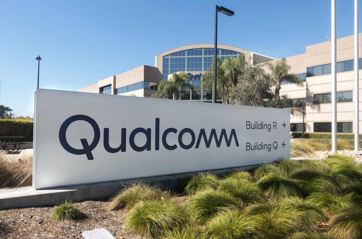Qualcomm soars as AI ignites recovery in the Chinese smartphone market