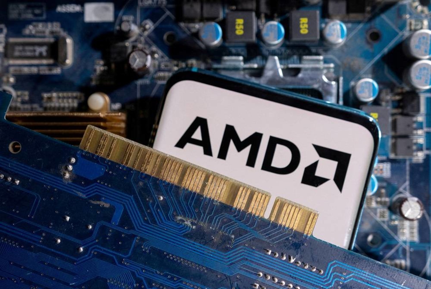 AMD unveils new AI chips to challenge market leader Nvidia