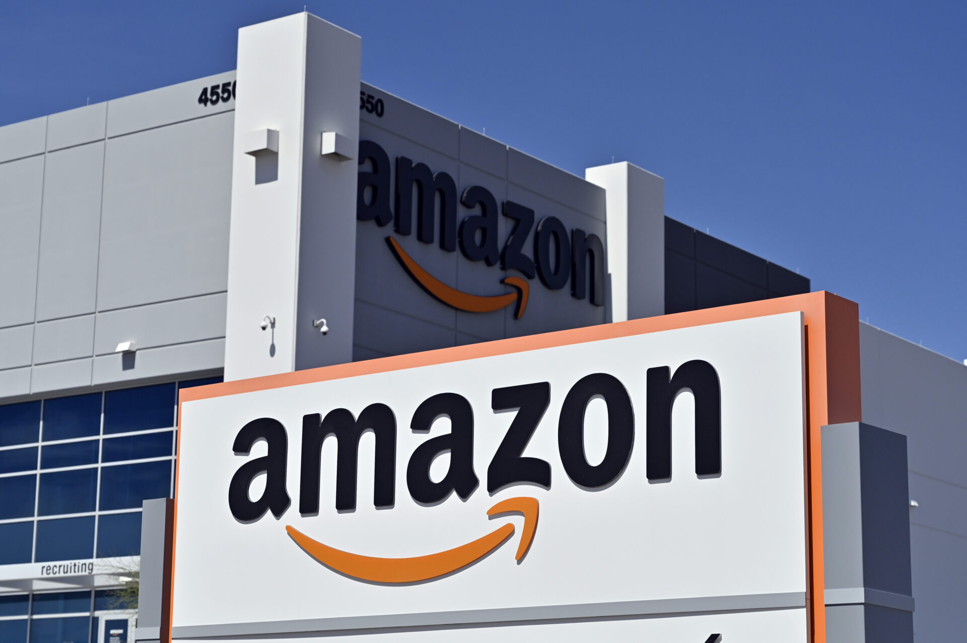 Amazon to Launch Discount Store to Counter Rising Temu and Shein