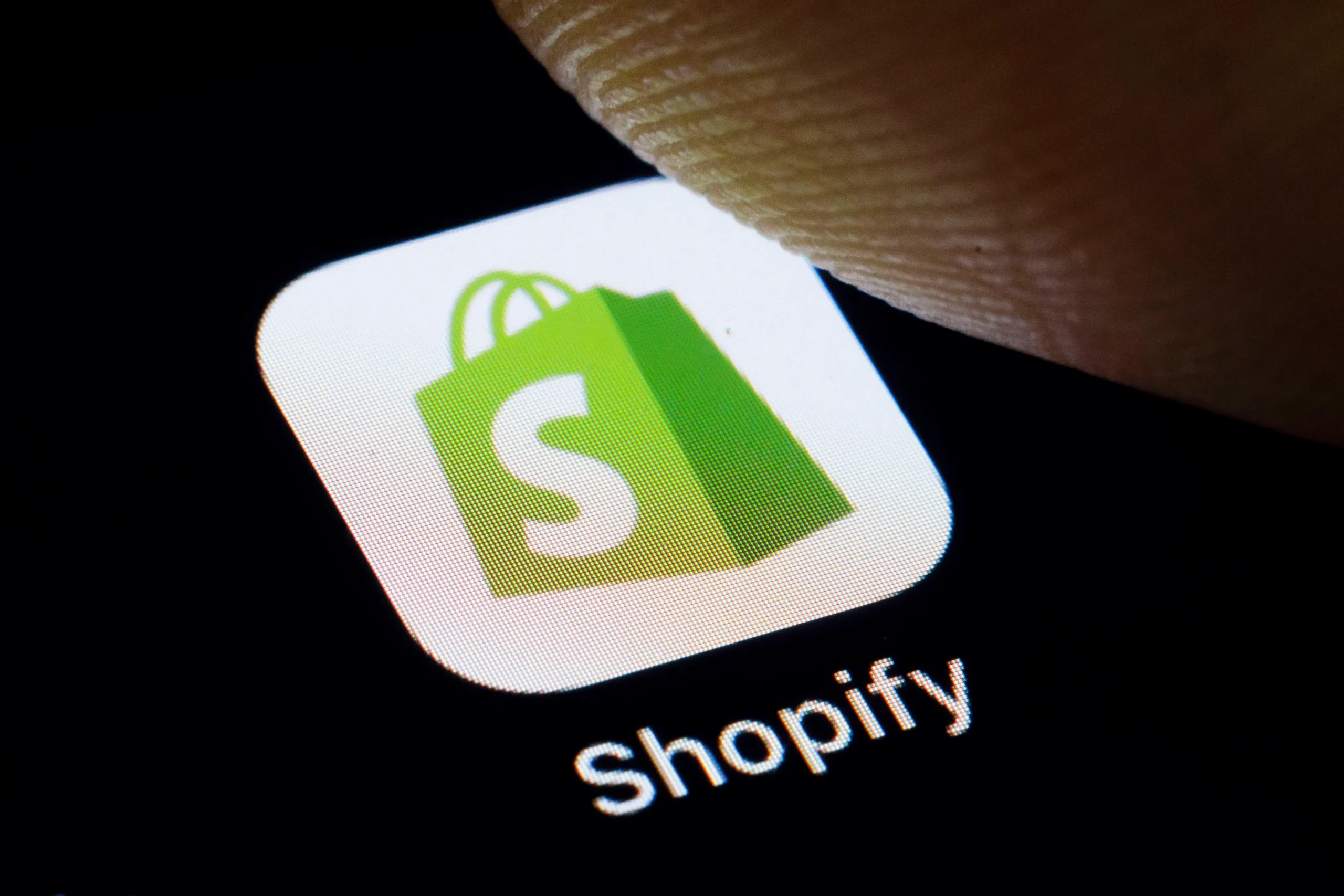 Shopify Broadens Availability of AI-Powered Tools to Entice Additional Businesses