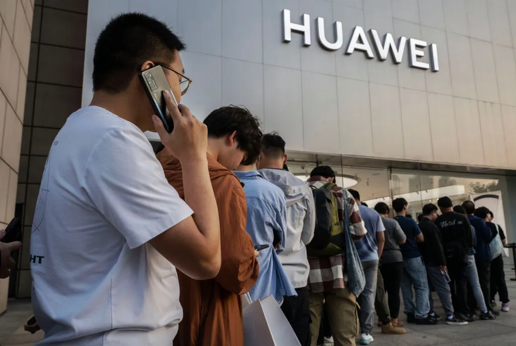 Huawei Mobile Device Sales Near One Billion Mark Amid Intensifying Rivalry with Apple