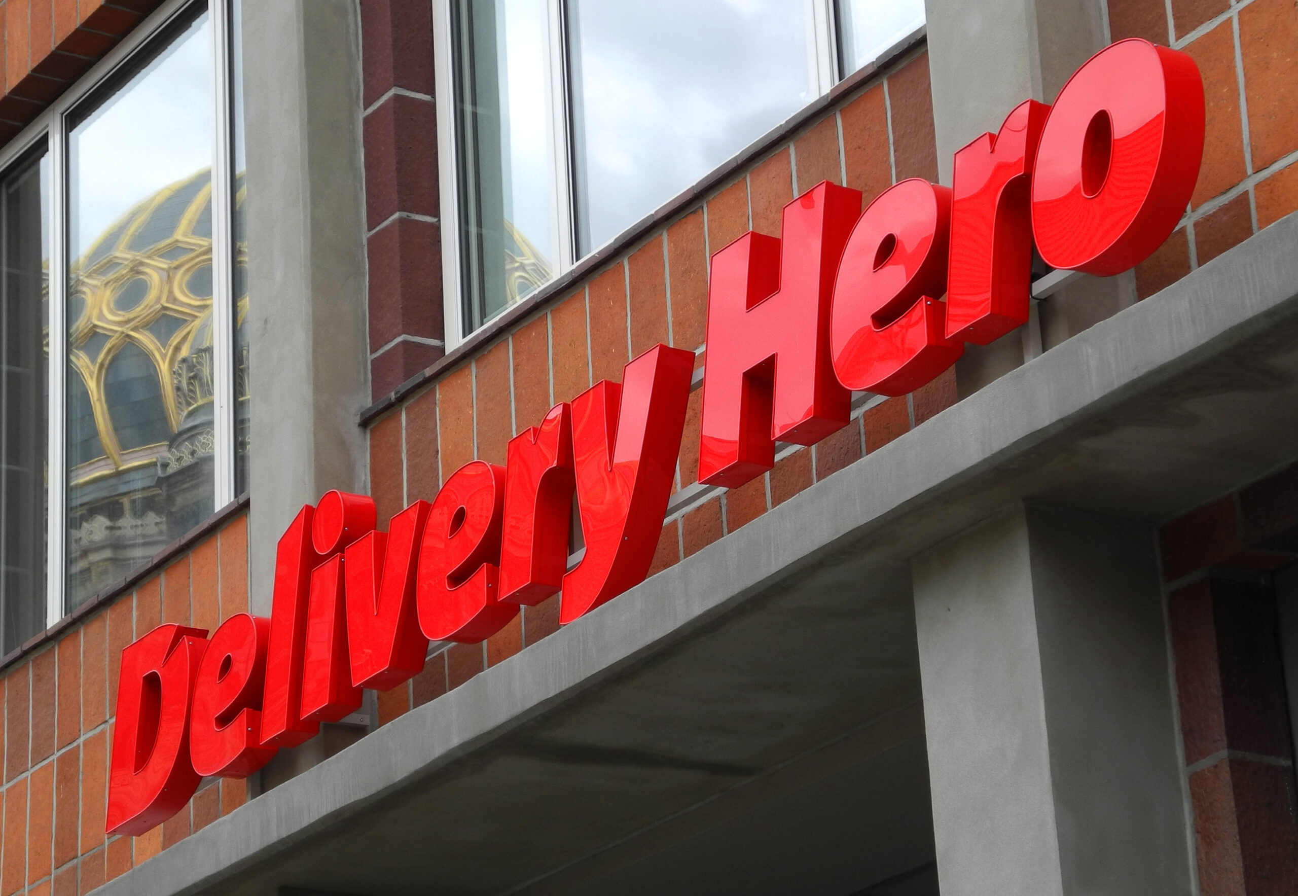 Delivery Hero Warns of Potential €400M Antitrust Fine