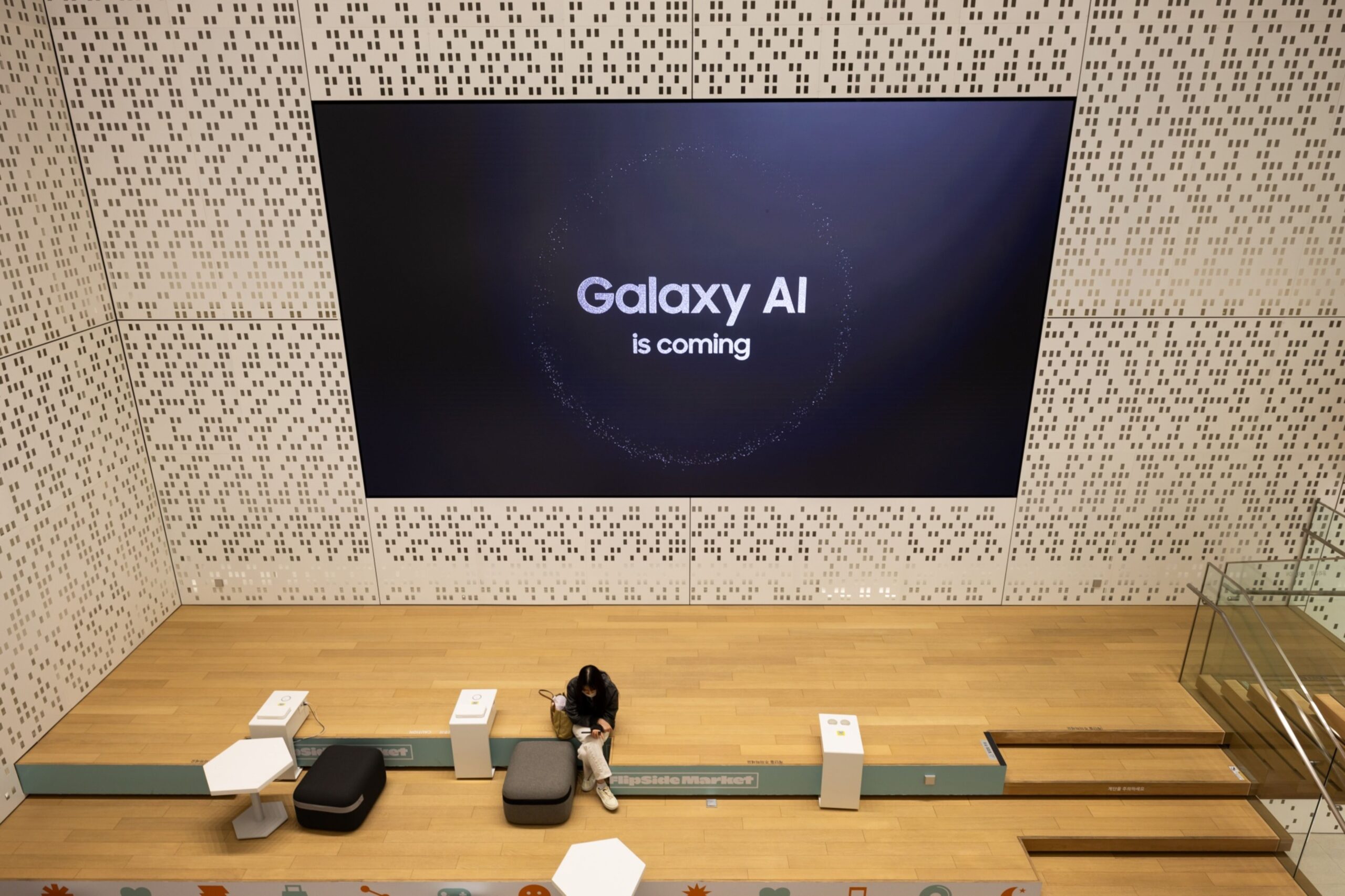 Samsung is creating AI features for China to regain market share.