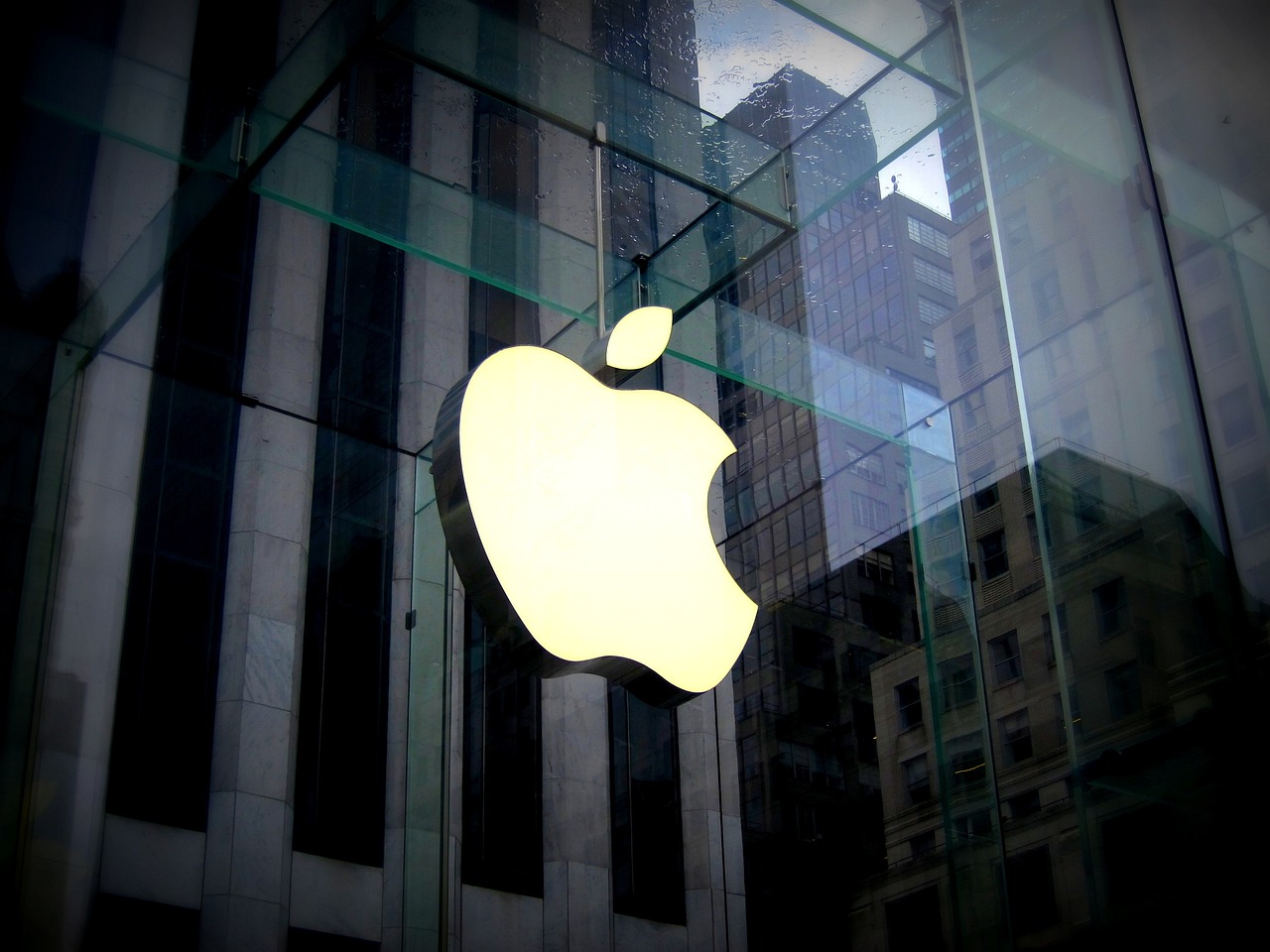 Apple’s India Sales Soar 33%, Reaching Record High Amid Shift from China