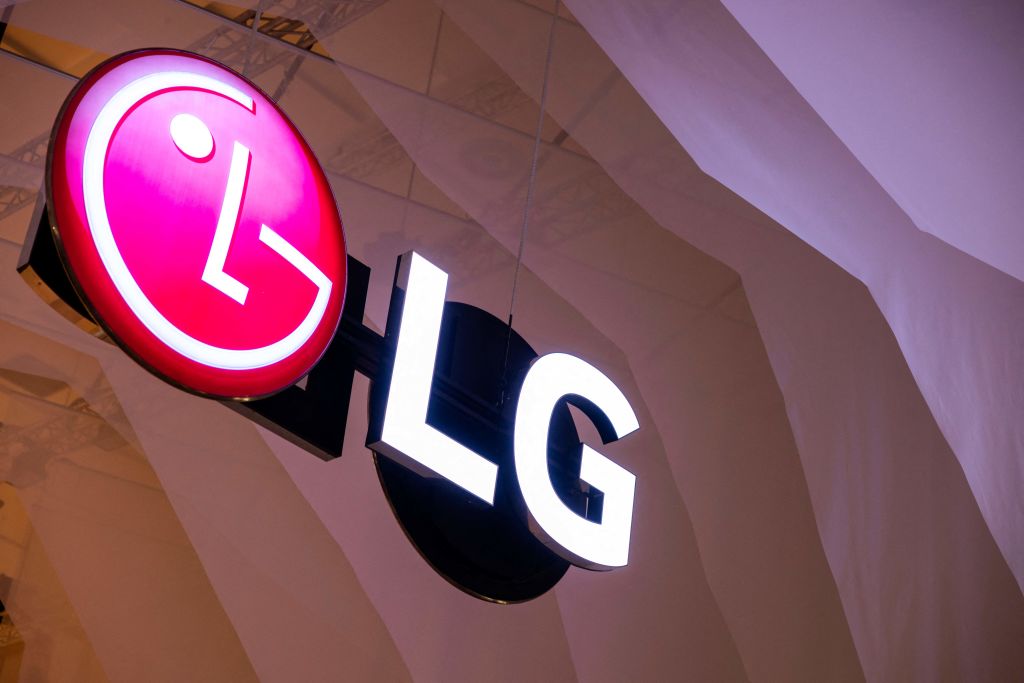 LG Energy Solution Lowers Earnings Forecast Amid Sluggish EV Demand; Shares Plummet