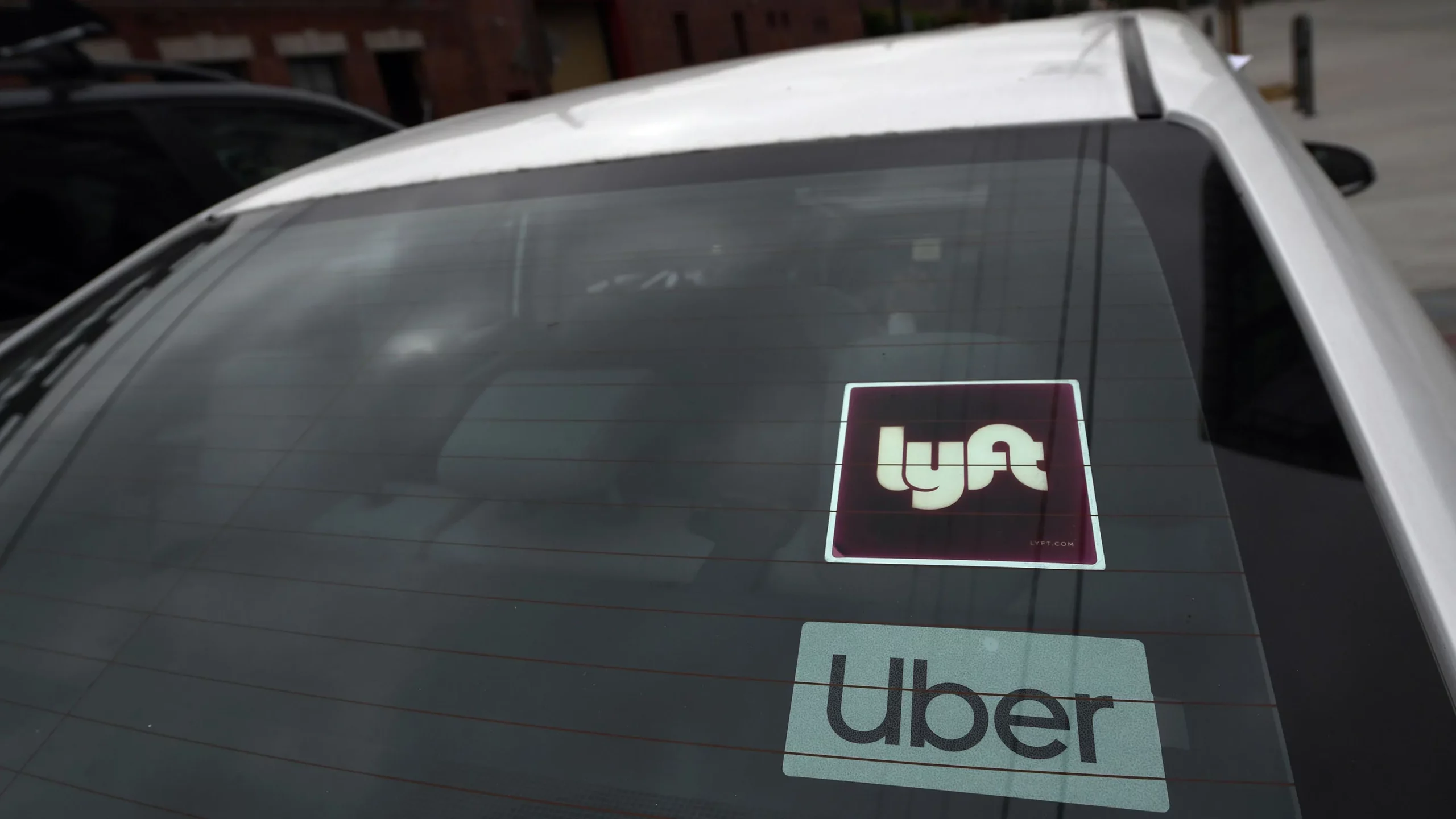 Uber and Lyft Drivers in Massachusetts to Earn $32 per Hour Under New Law