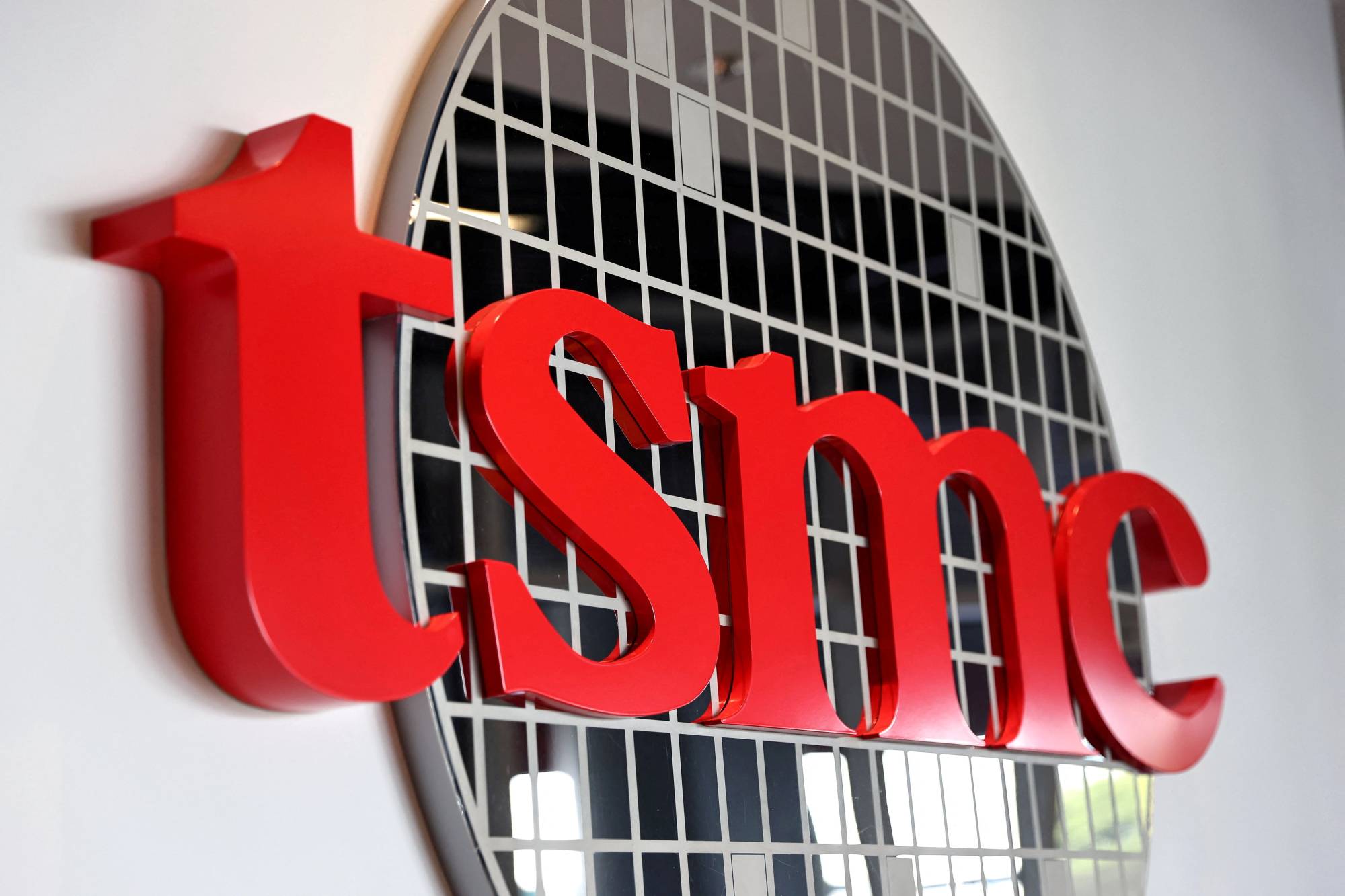 AI Boom Propels Taiwan’s TSMC to Historic High, Joining Trillion-Dollar Elite