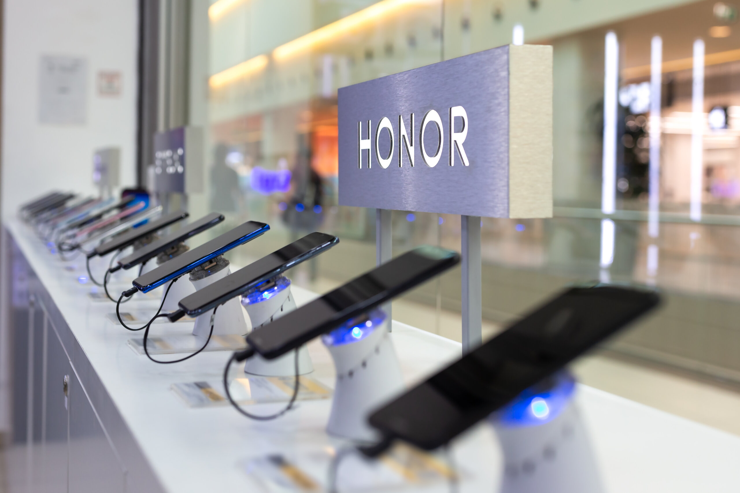 Honor claims AI is ‘worthless’ without data privacy.