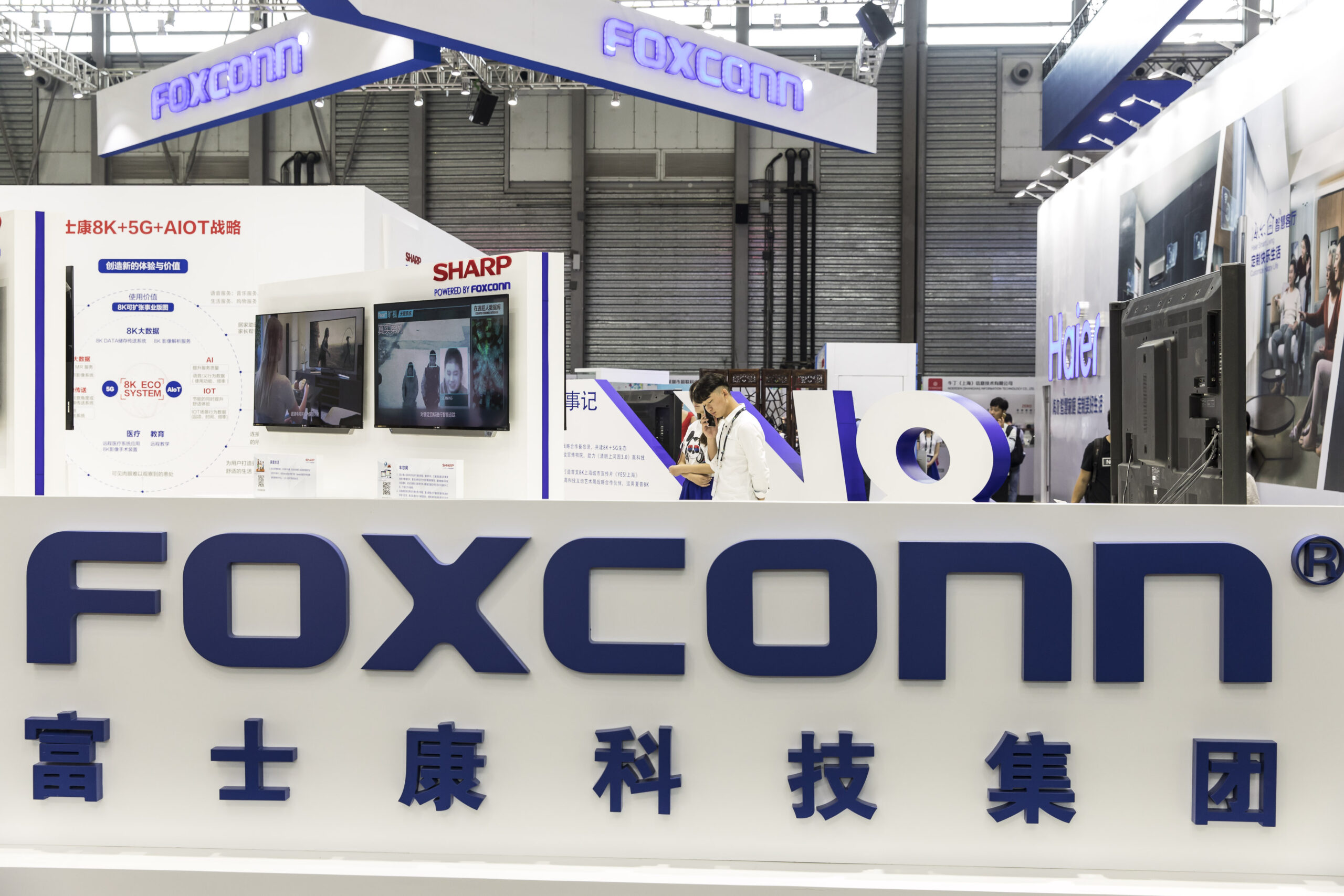 Foxconn Surpasses Profit Expectations Amid AI Server Boom