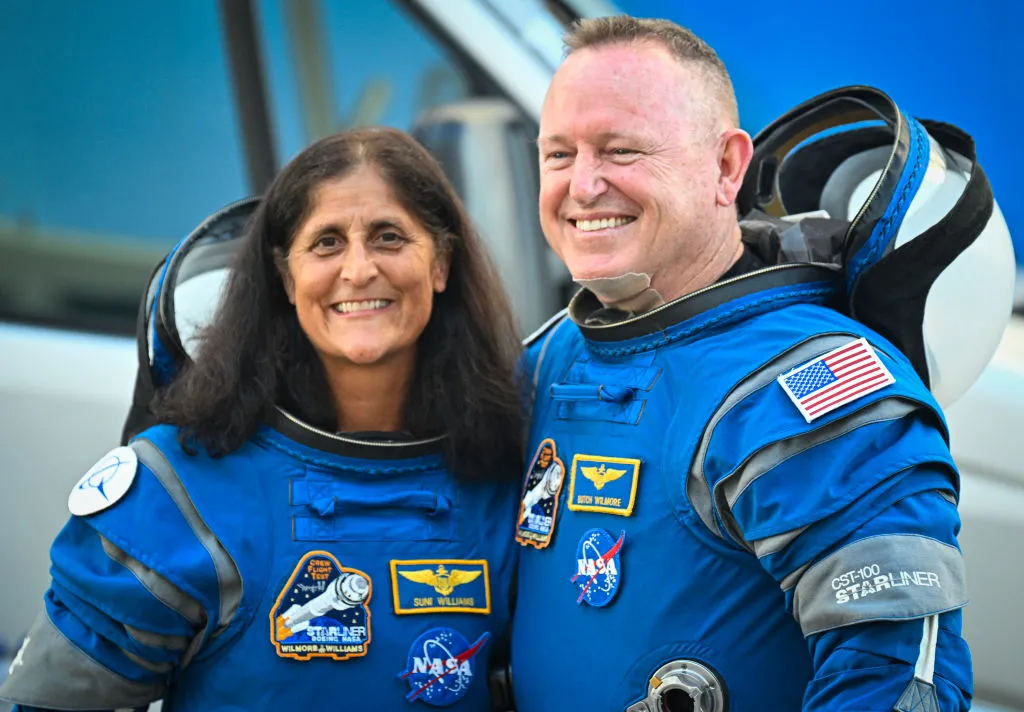 SpaceX Crew Dragon to Bring Starliner Astronauts Back to Earth Next Year