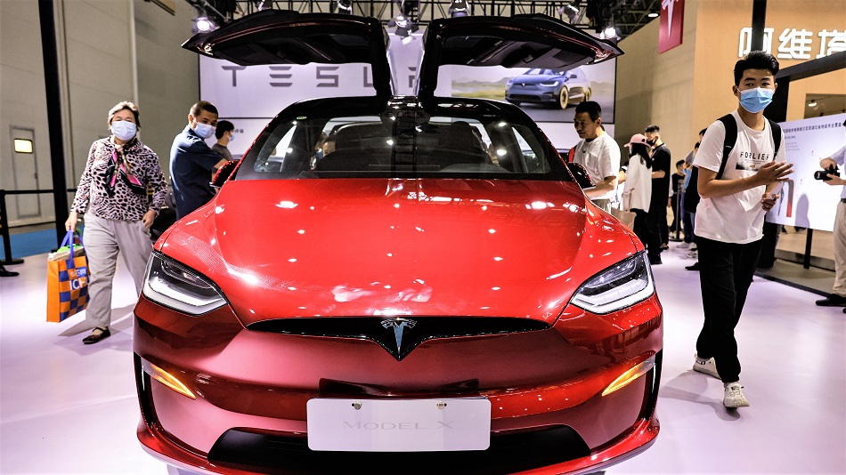 Tesla Recalls 9,136 Model X SUVs Over Roof Adhesion Issue