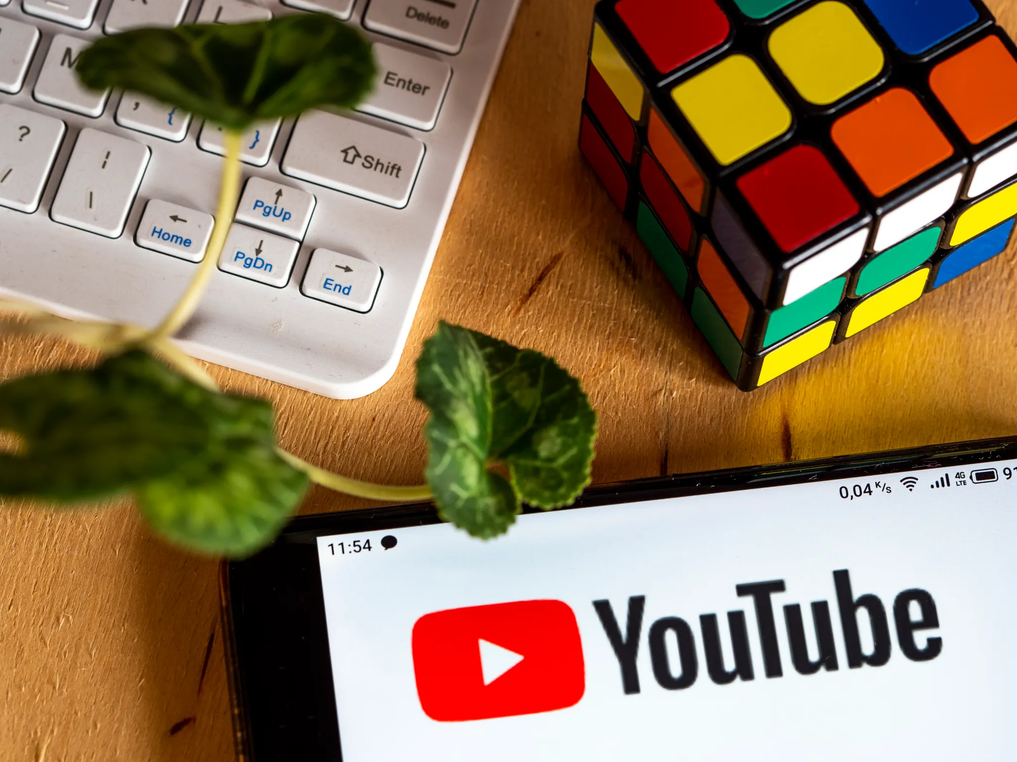 YouTube Expands Partnership with Shopify to Compete with TikTok Shop