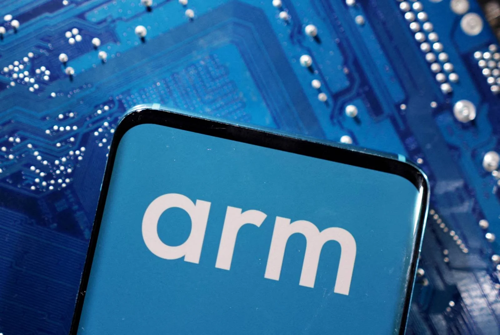 Arm’s Guidance Triggers 7% Decline in Semiconductor Index