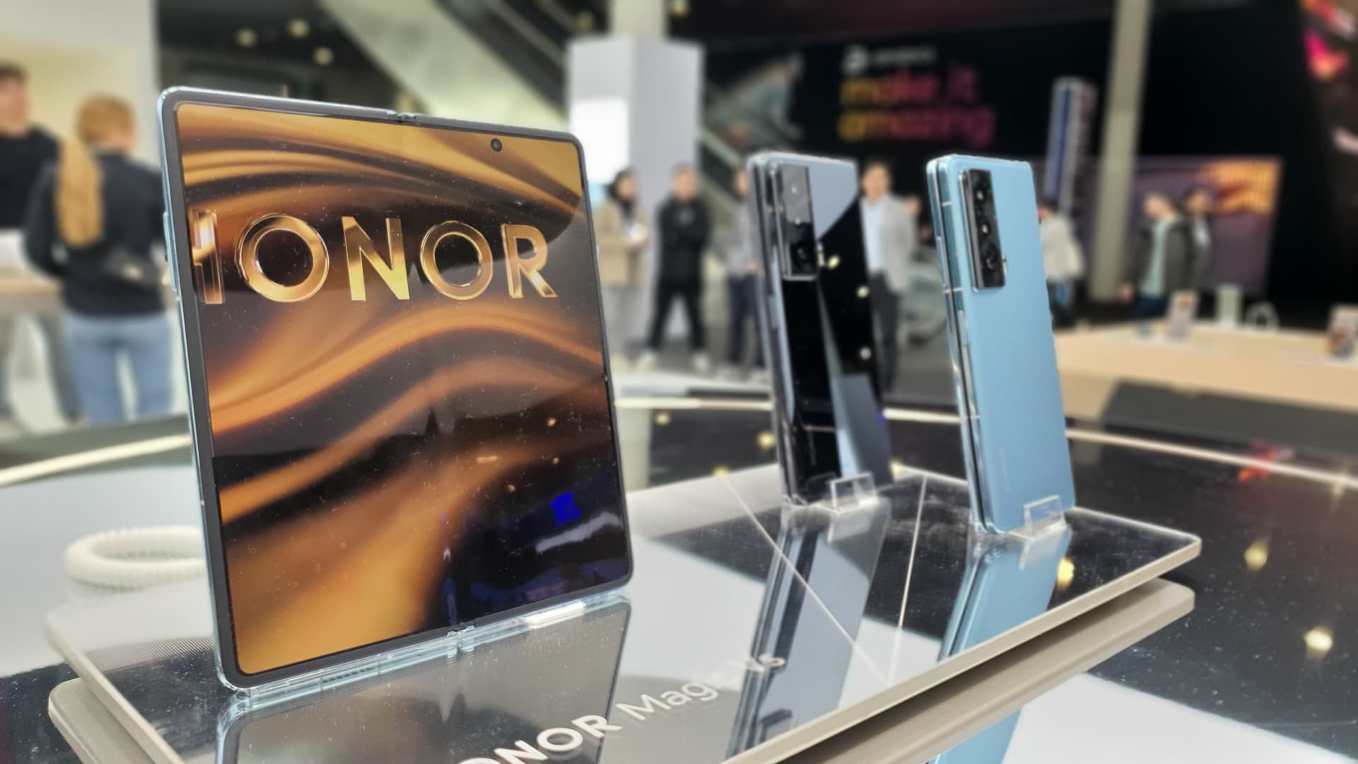 Honor aims to surpass Apple in China with new AI assistant