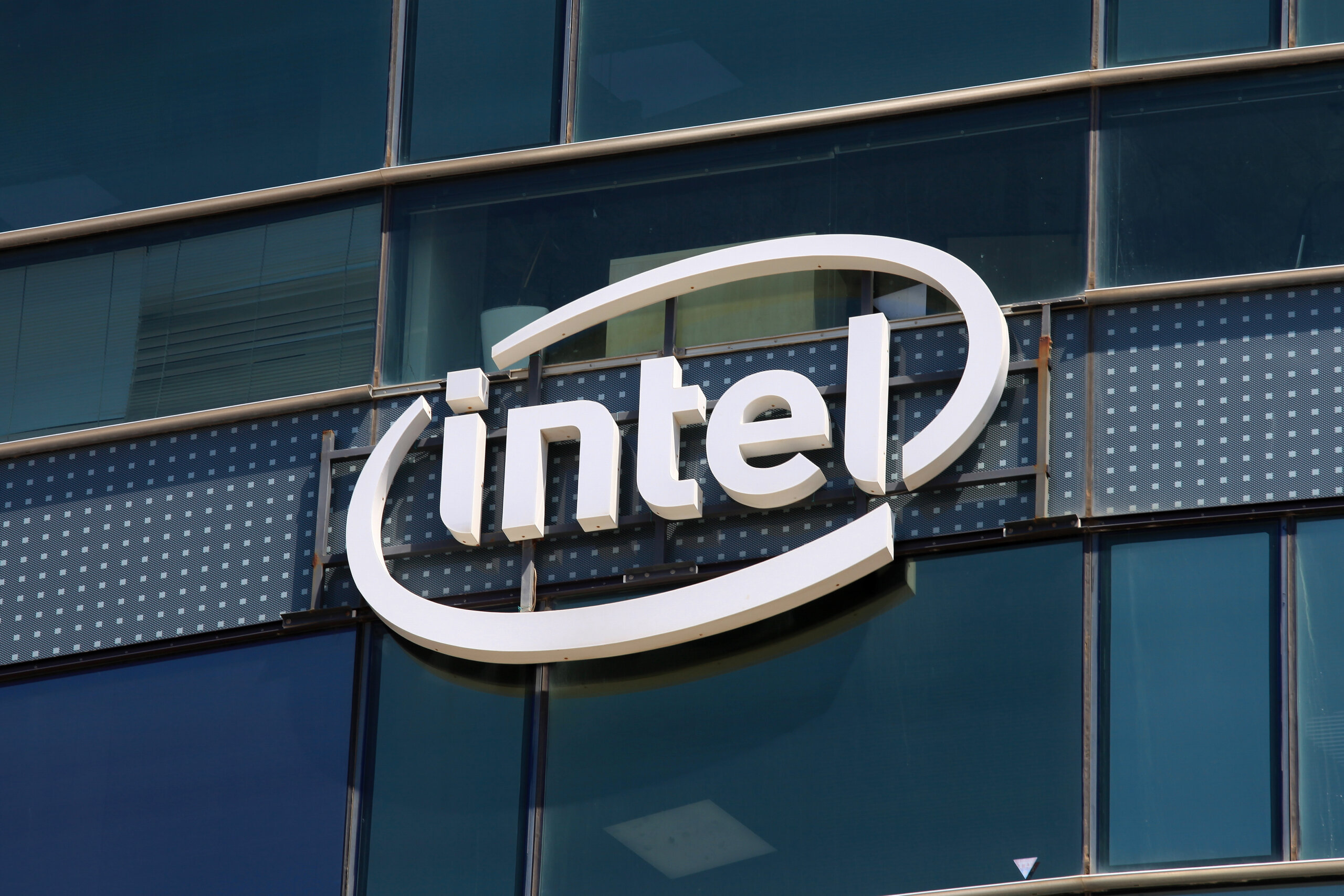 Intel Faces Possible Removal from Dow Jones as Shares Plunge