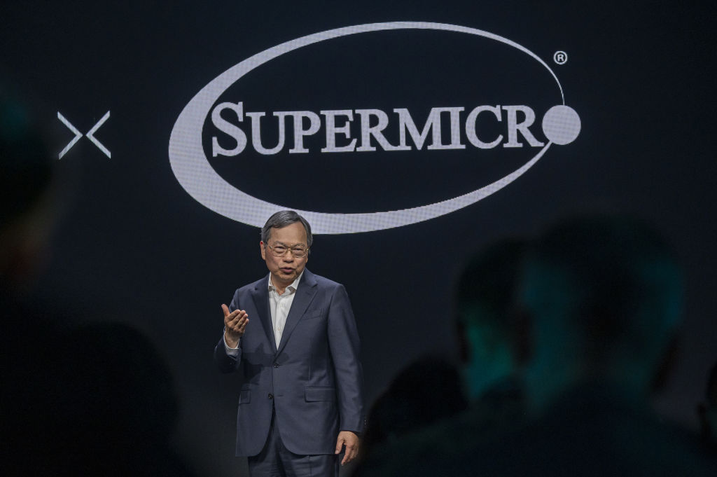 Super Micro stock jumps following AI GPU shipment announcement