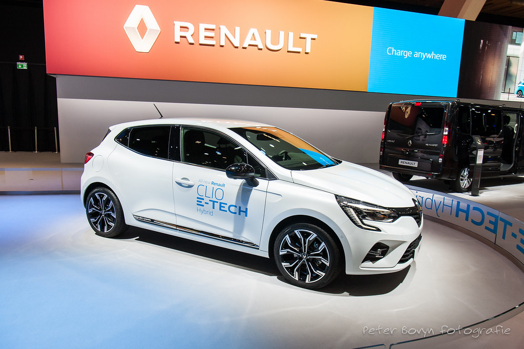 Renault’s Hybrid Strategy Pays Off Amid EV Struggles