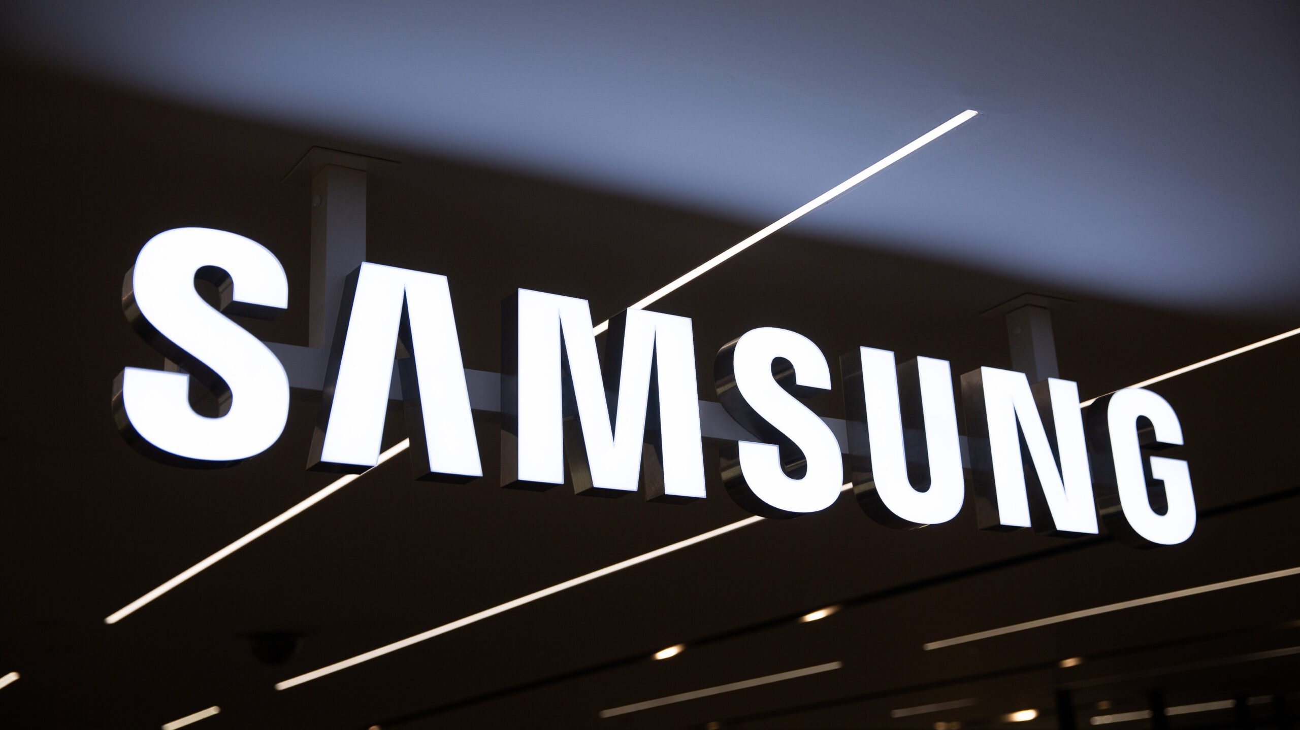 Samsung denies interest in separating chip manufacturing division