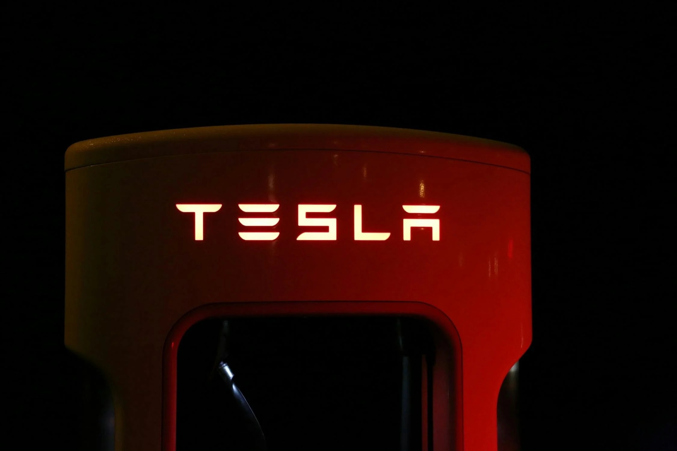 Tesla Maintains Bitcoin Holdings Worth $780 Million Amid Wallet Transfers