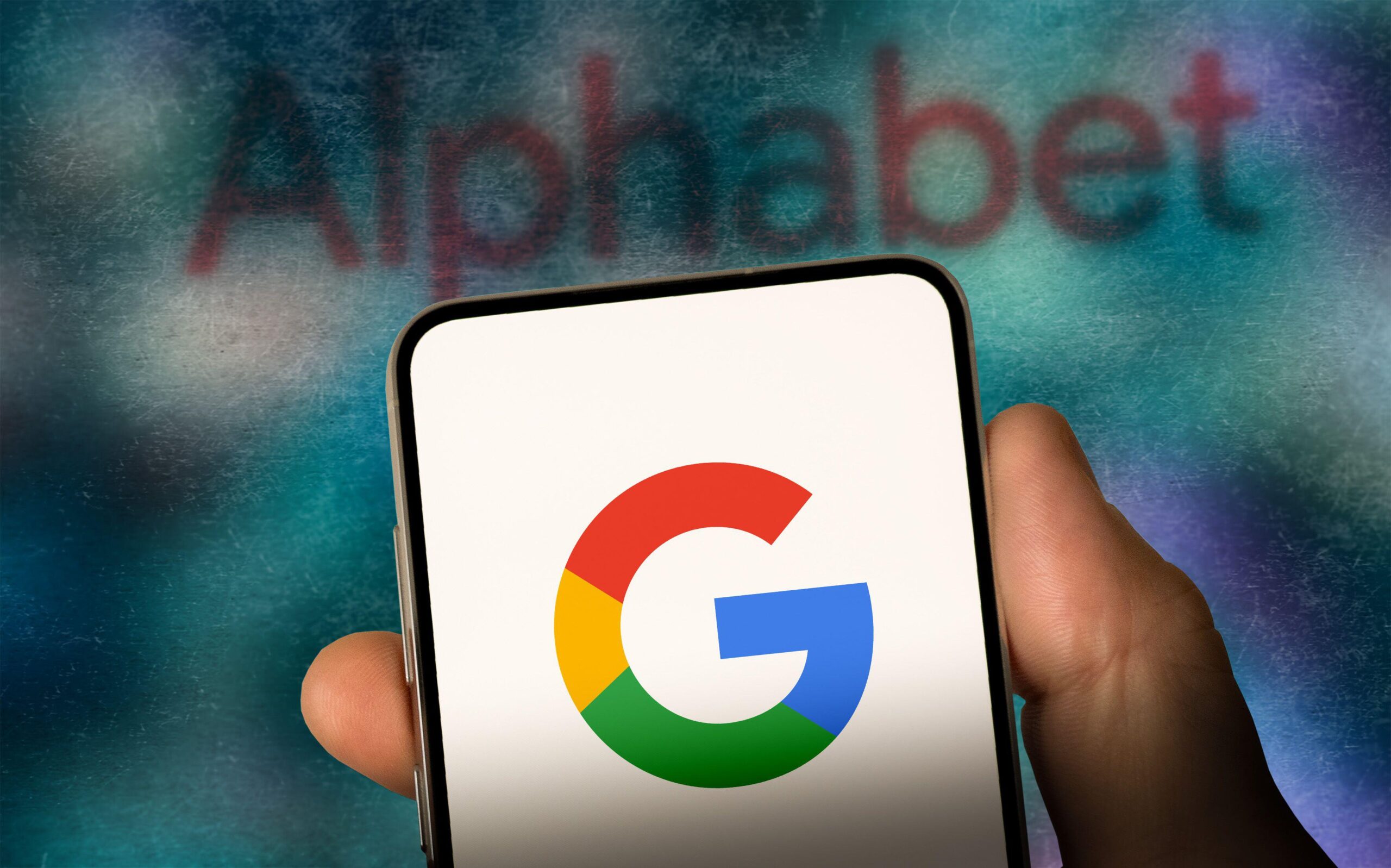 Alphabet Cleared for  Billion Investment in Anthropic by UK Regulator