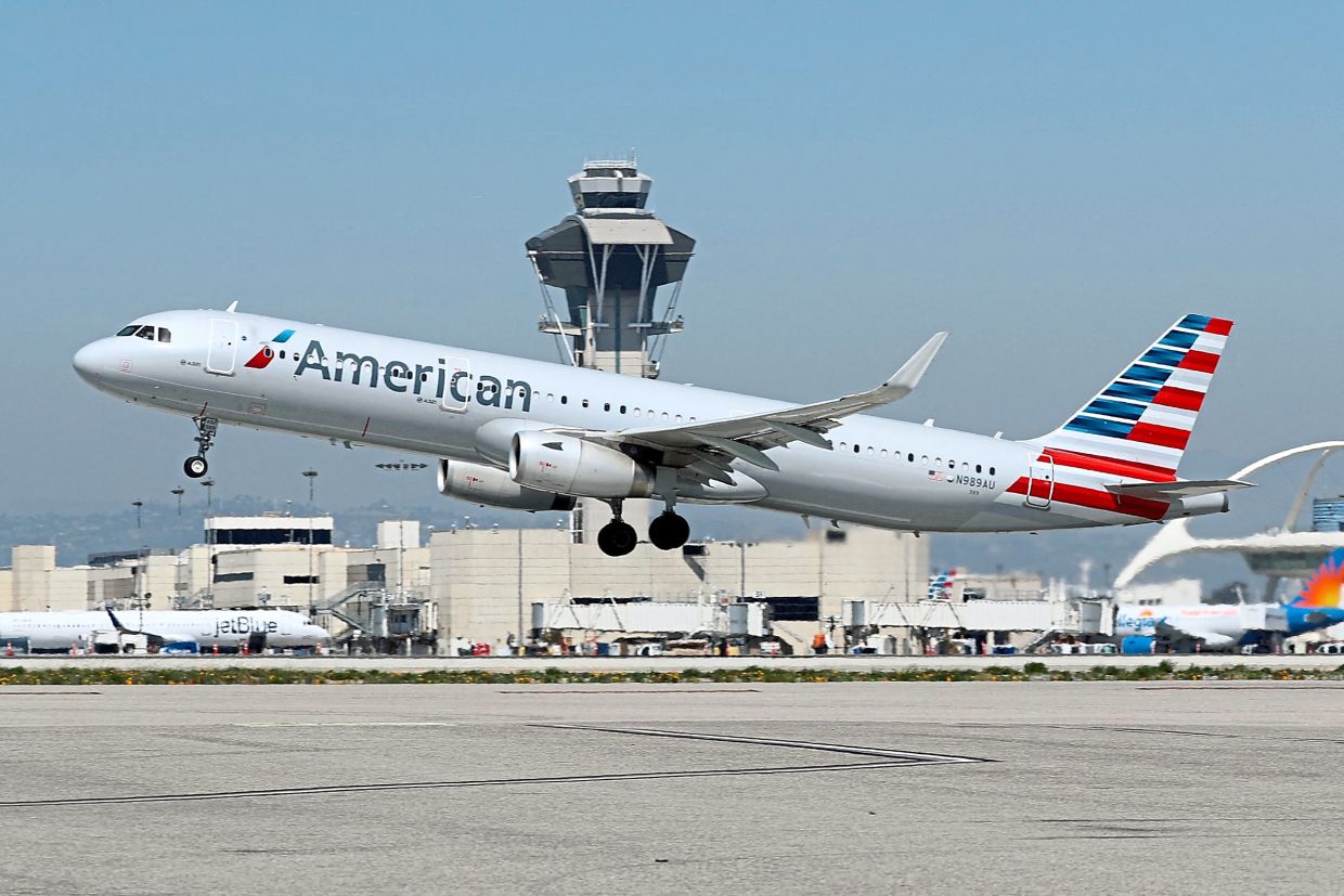 American Airlines Tackles Line Cutting with New Boarding Tech