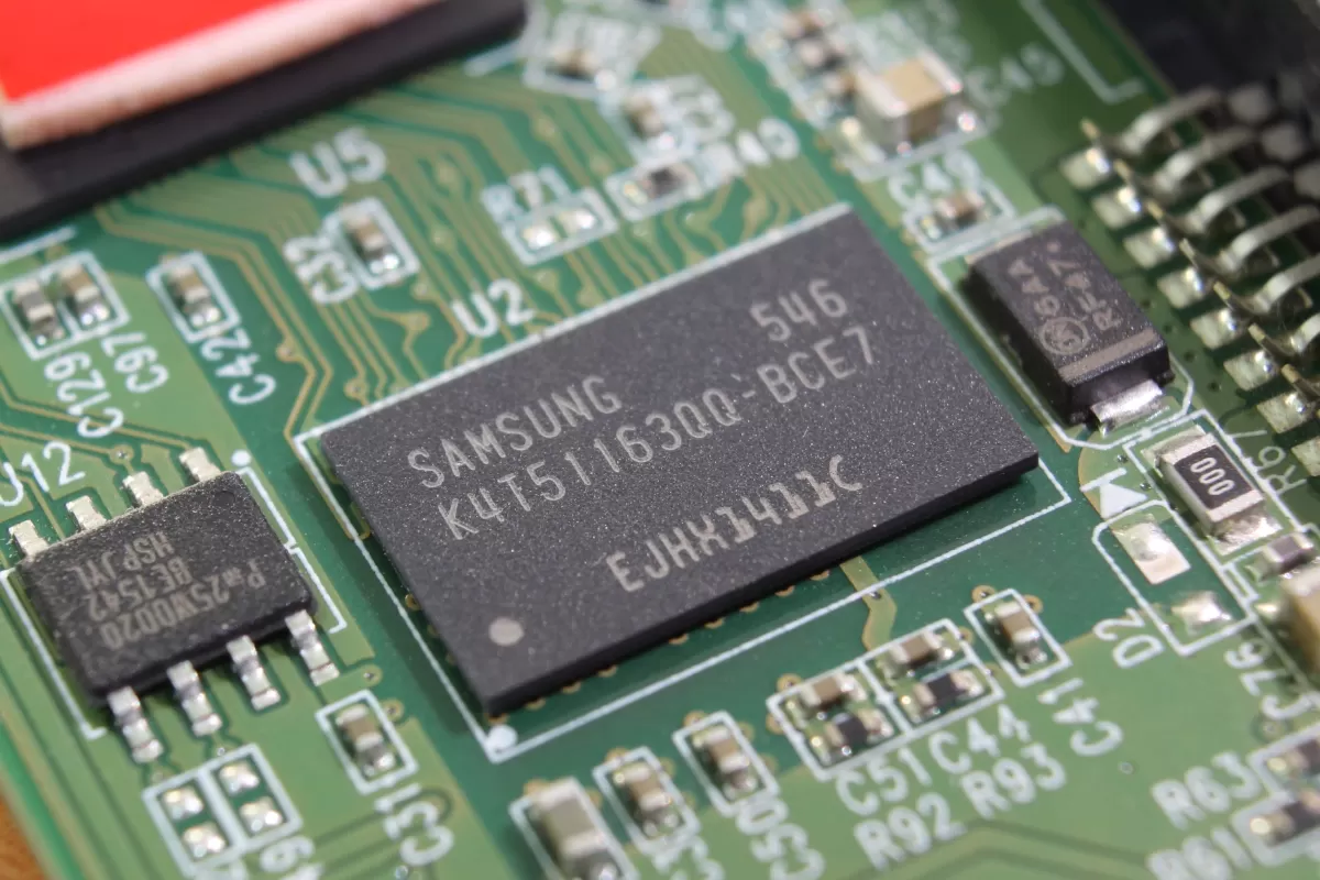 How Samsung’s Delayed AI Strategy Opened Doors for Rival SK Hynix