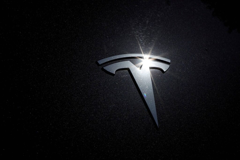 Tesla Building Teleoperations Team For Robotaxi Service