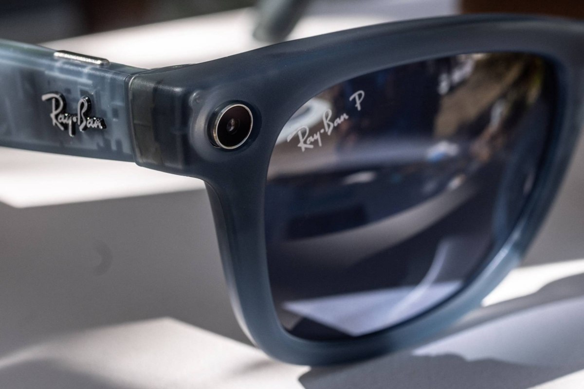 Meta Eyes Displays for Ray-Ban Smart Glasses in Future Update