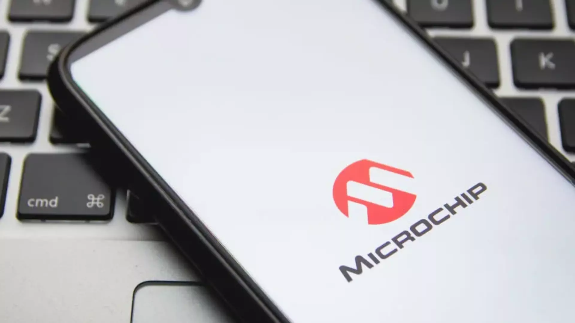 Microchip Technology Lowers Revenue Forecast and Shuts Arizona Plant