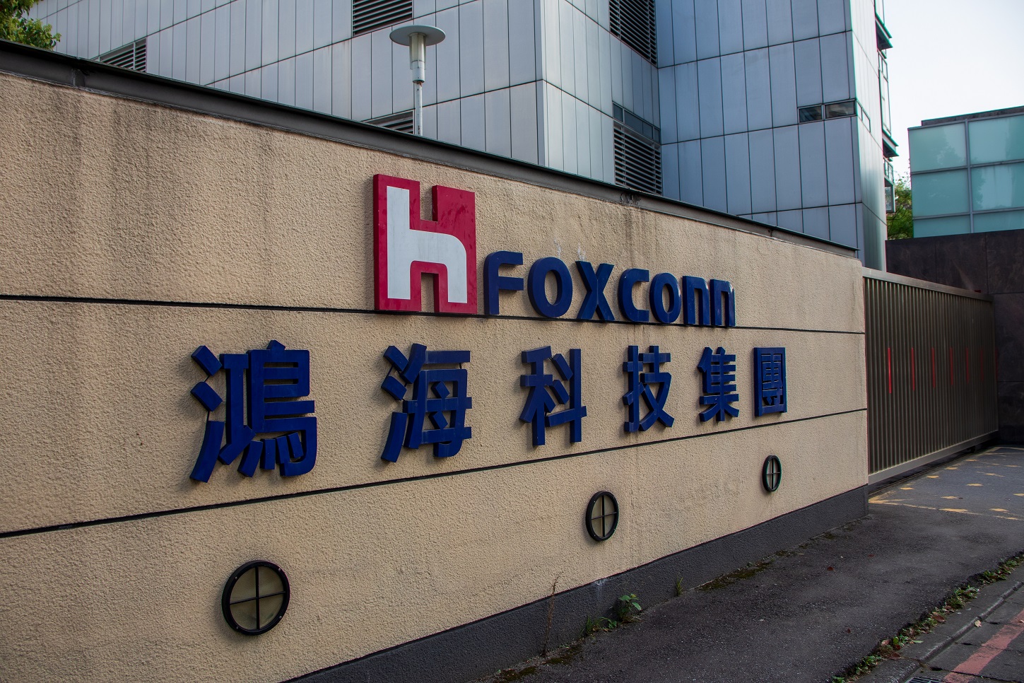 Foxconn Breaks Revenue Records in Fourth Quarter Amid AI Server Boom