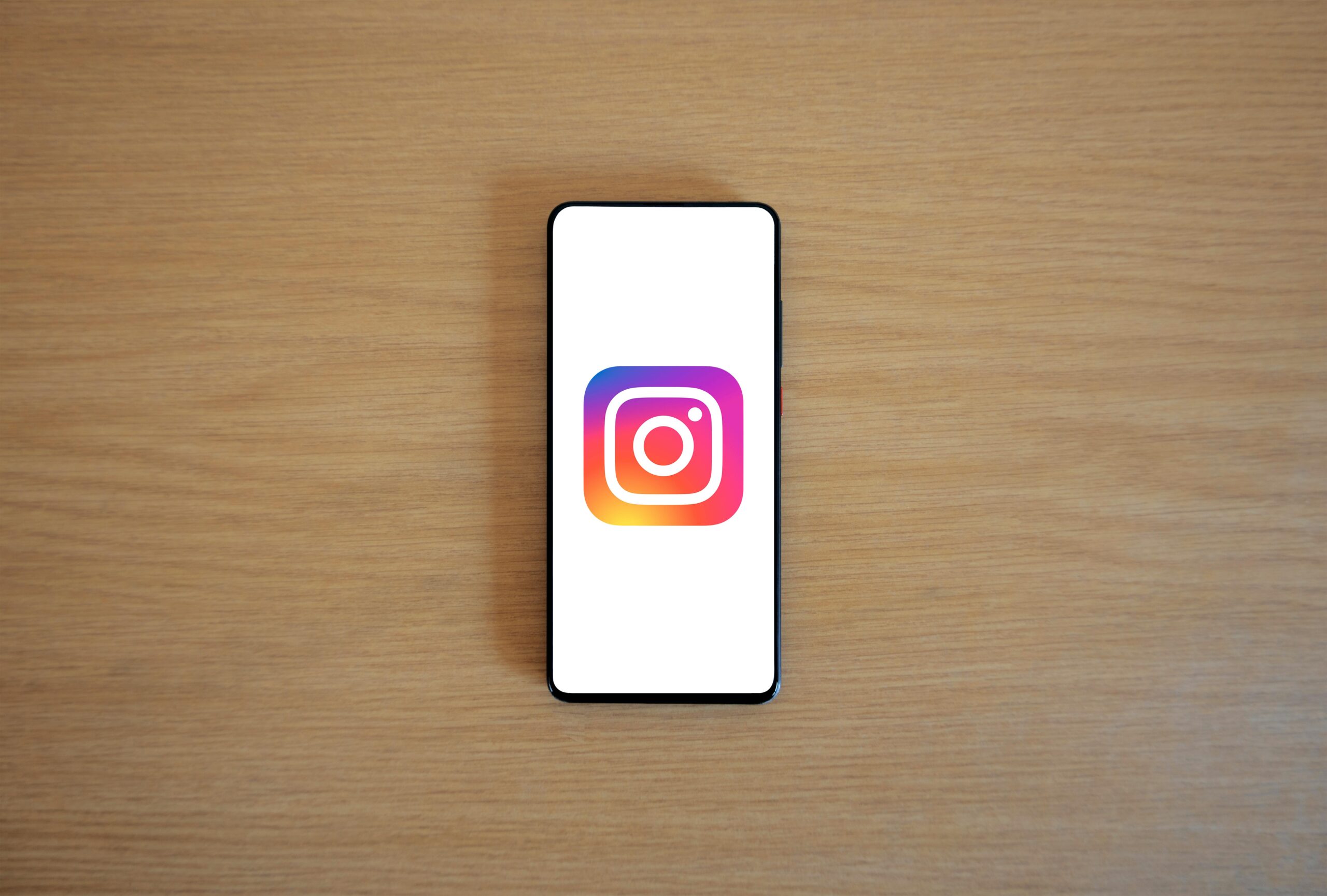 Instagram’s “Democrat” Search Glitch Sparks Accusations of Political Bias Against Meta