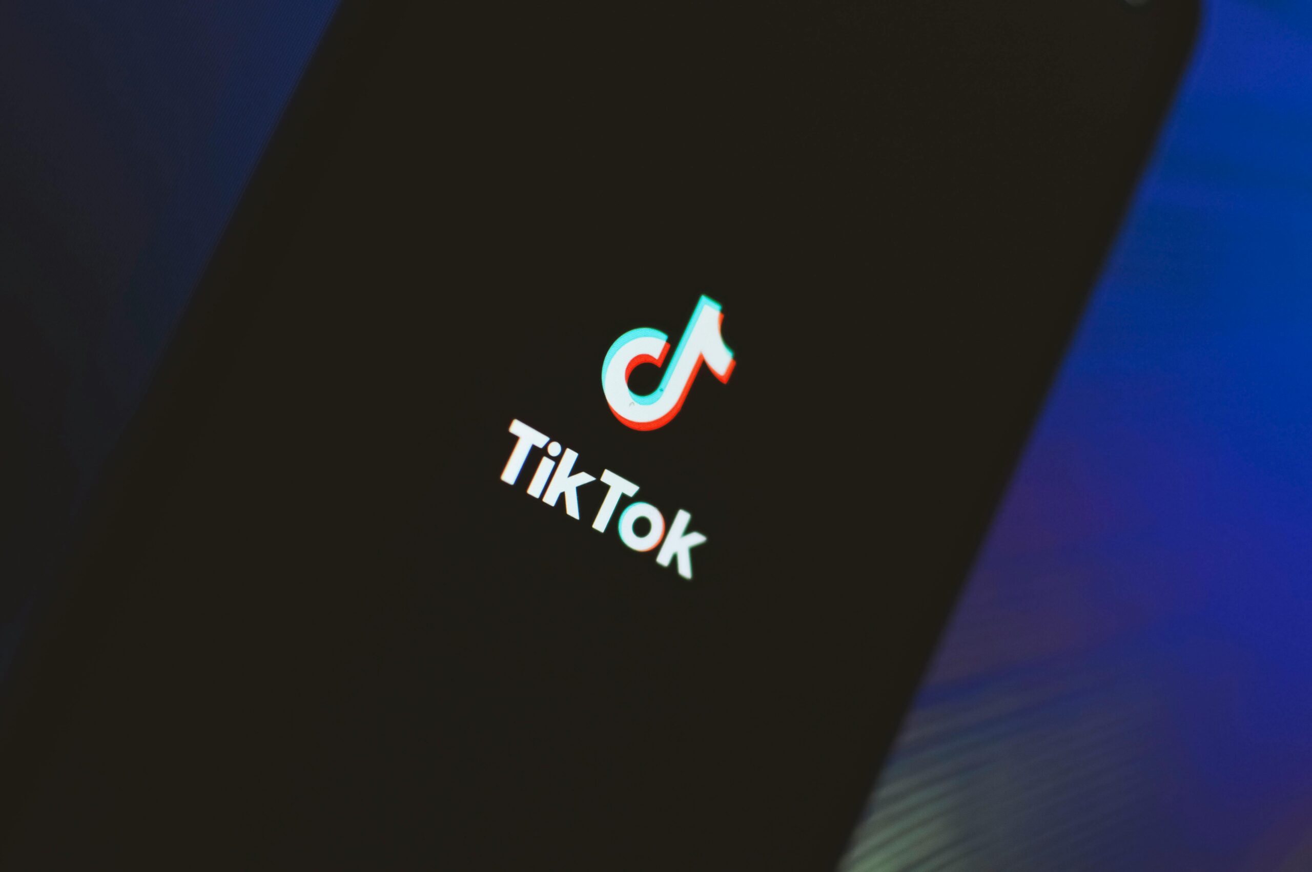 TikTok Faces Imminent U.S. Shutdown Amidst Ownership Uncertainty