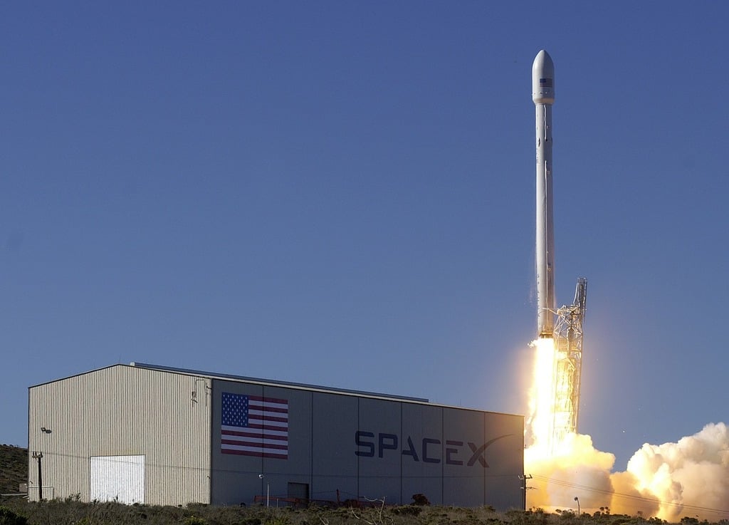 SpaceX to Help FAA Modernize Air Traffic Control After Fatal Crash