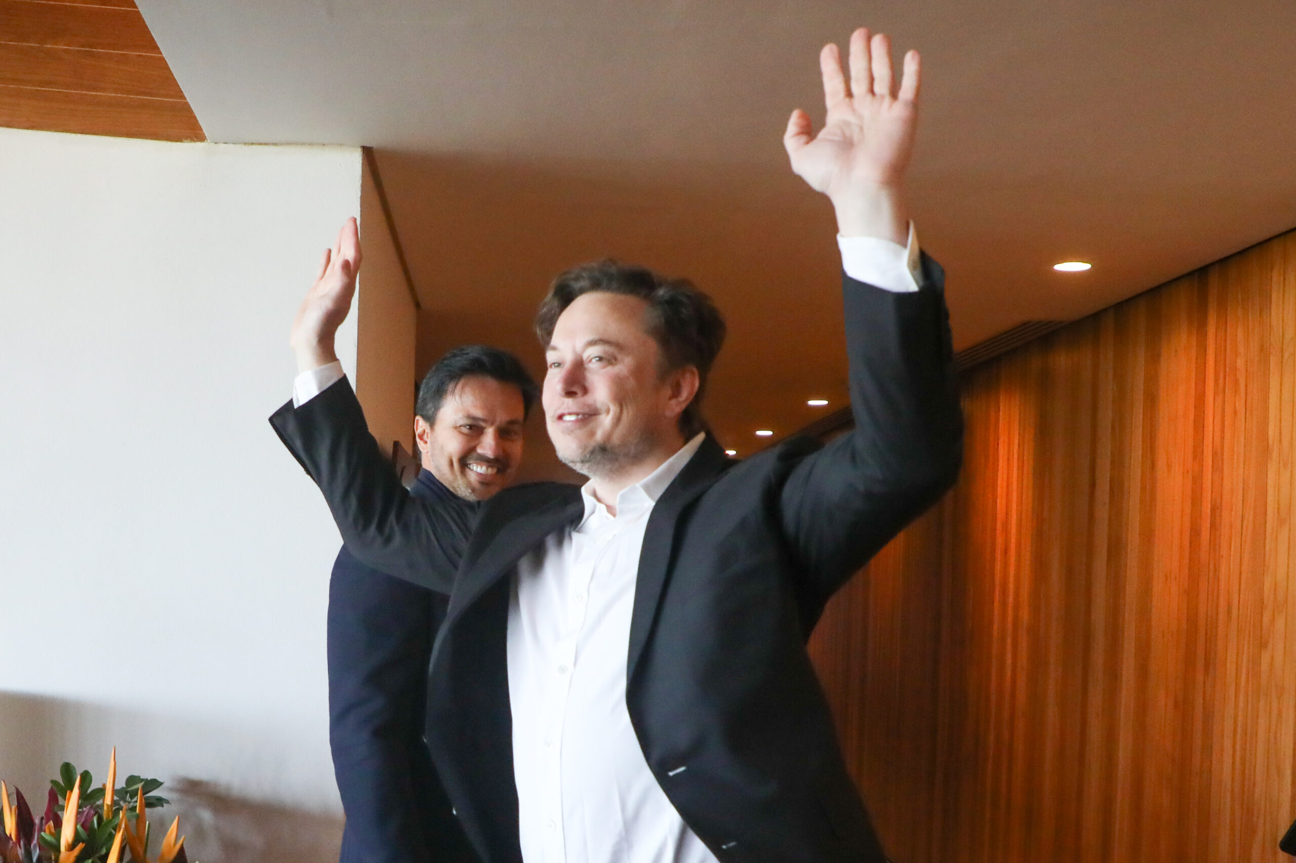 Elon Musk Asks Tesla Employees to ‘Hang Onto Your Stock,’ Tells Vandals to ‘Stop Being Psycho’