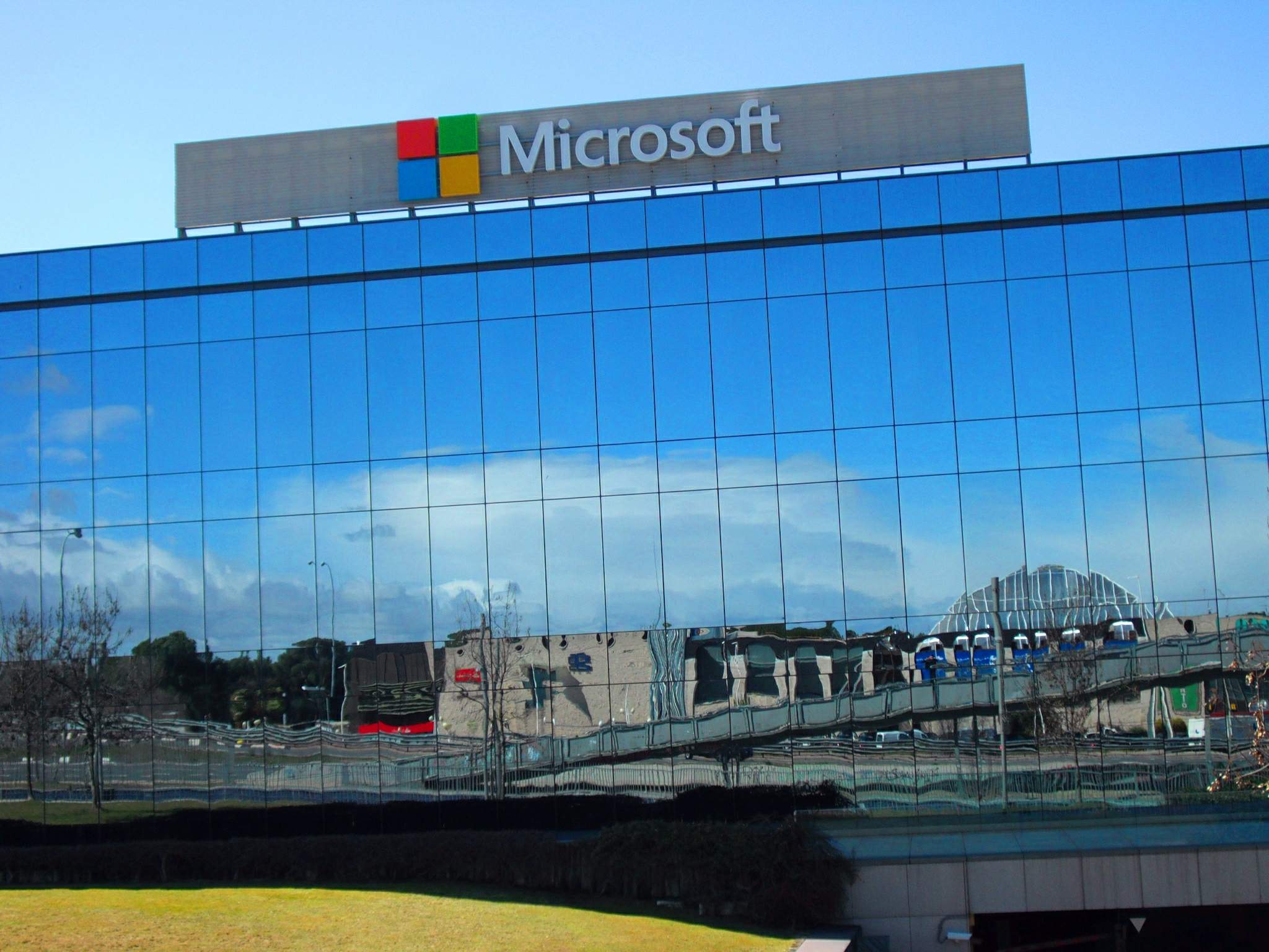 Microsoft Users Face Major Outlook and 365 Outage