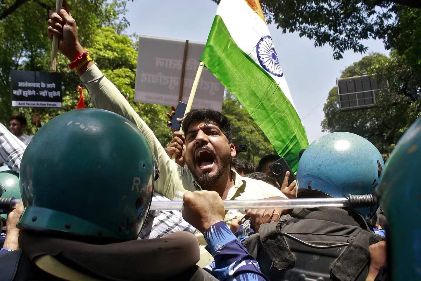 Indian Markets Remain Steady Amid Heightened Tensions with Pakistan