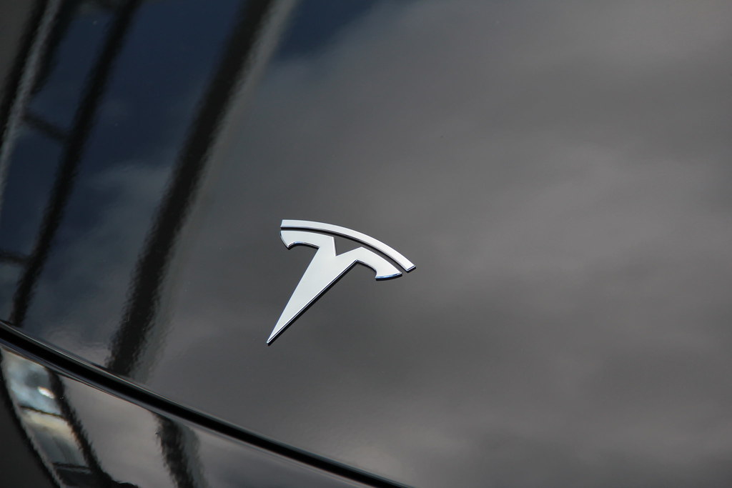 Federal Investigators Focus on Tesla’s Robotaxi Plans
