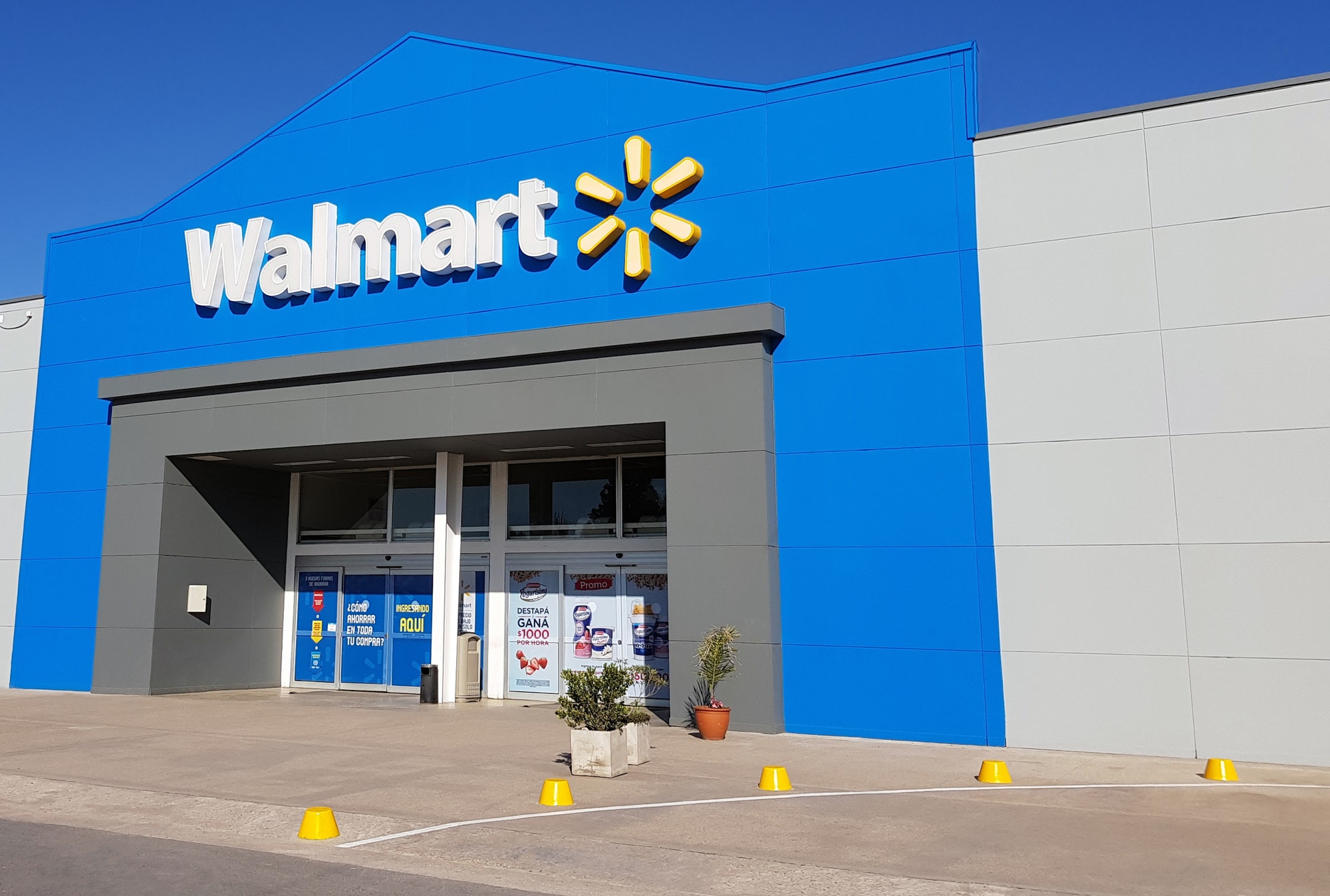 Walmart Brings Back ‘Basket Fee’ for Certain Accounts, Rejects Link to Tariffs