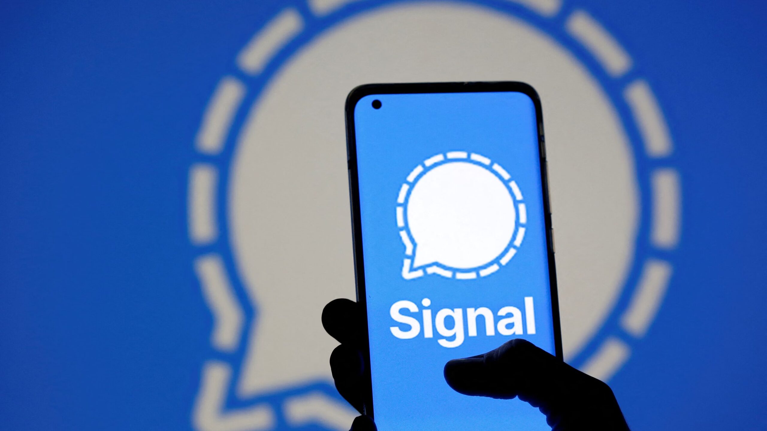 Signal Criticizes Microsoft Recall and Blocks Screenshots on Windows 11