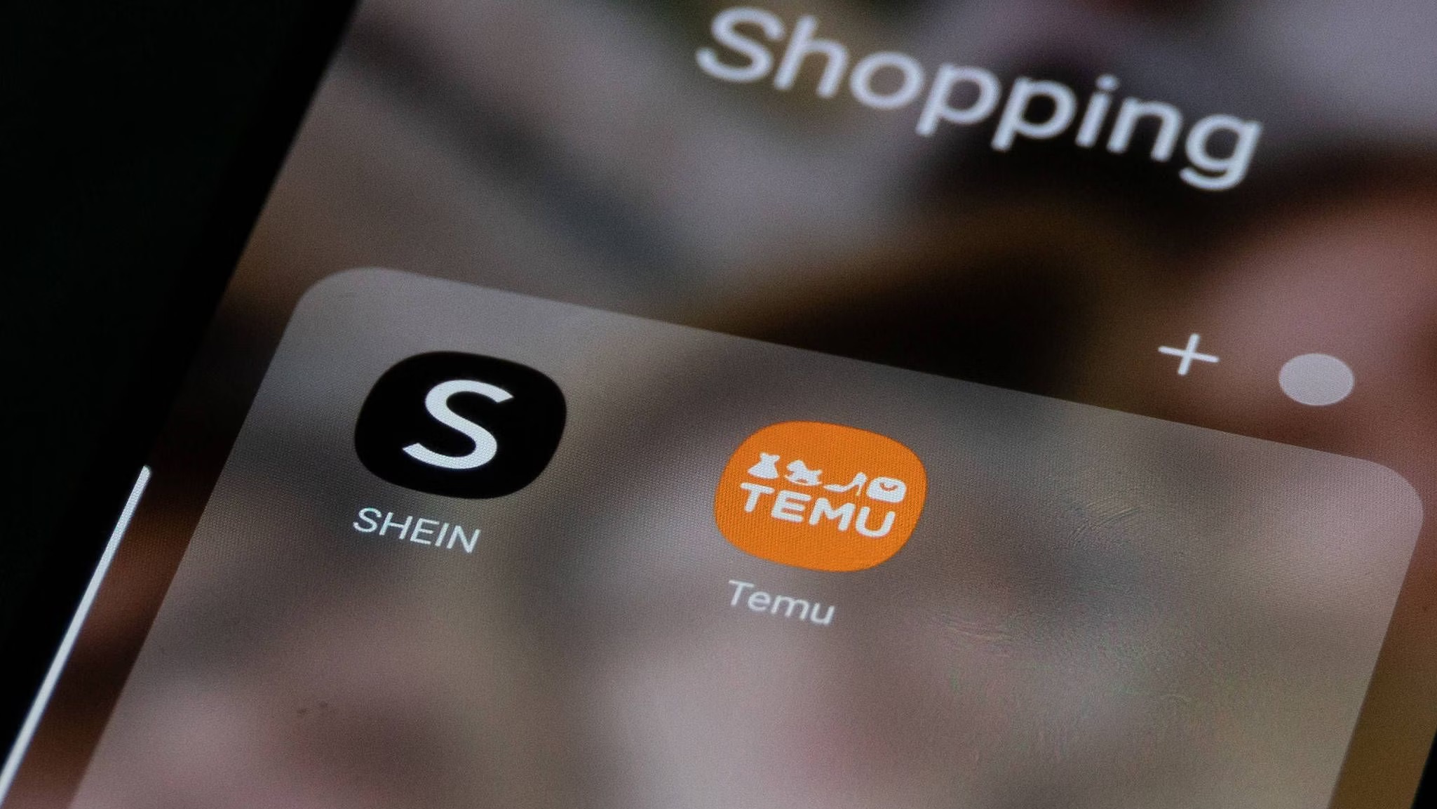 US Reduces Tariffs on Small Parcels from Chinese Companies Including Shein and Temu