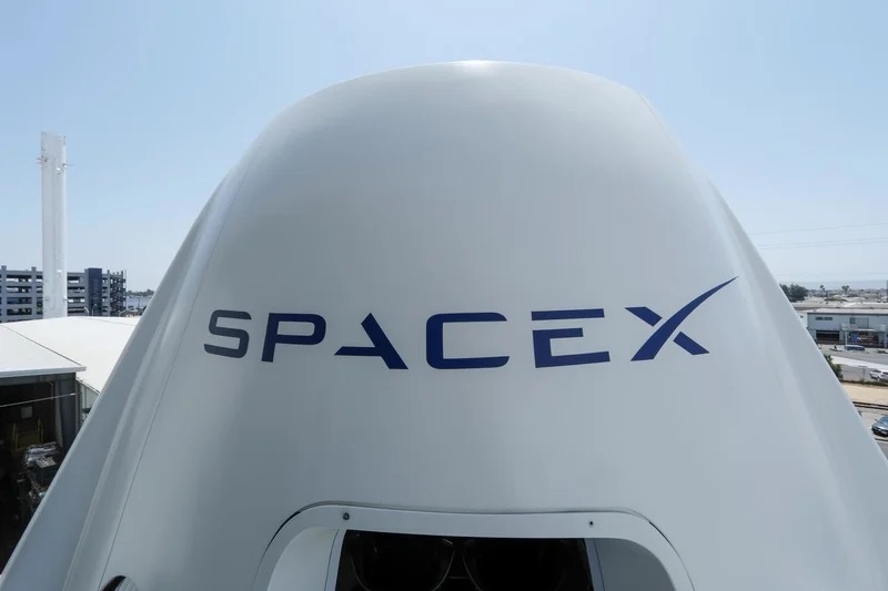 SpaceX Reignites Dispute with EchoStar Over 2GHz Spectrum for Cellular Starlink