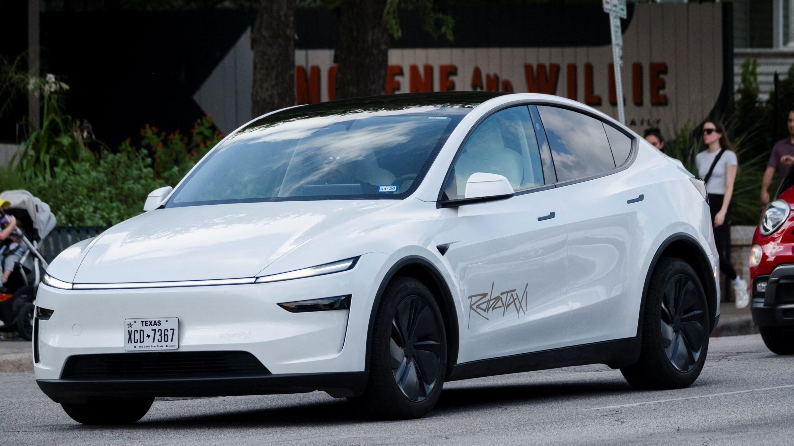 US Safety Regulators Reach Out to Tesla Over Erratic Robotaxis