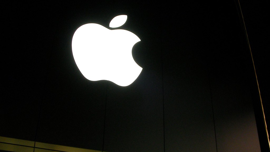 Apple Faces New Siri AI Lawsuit Filed by Shareholders